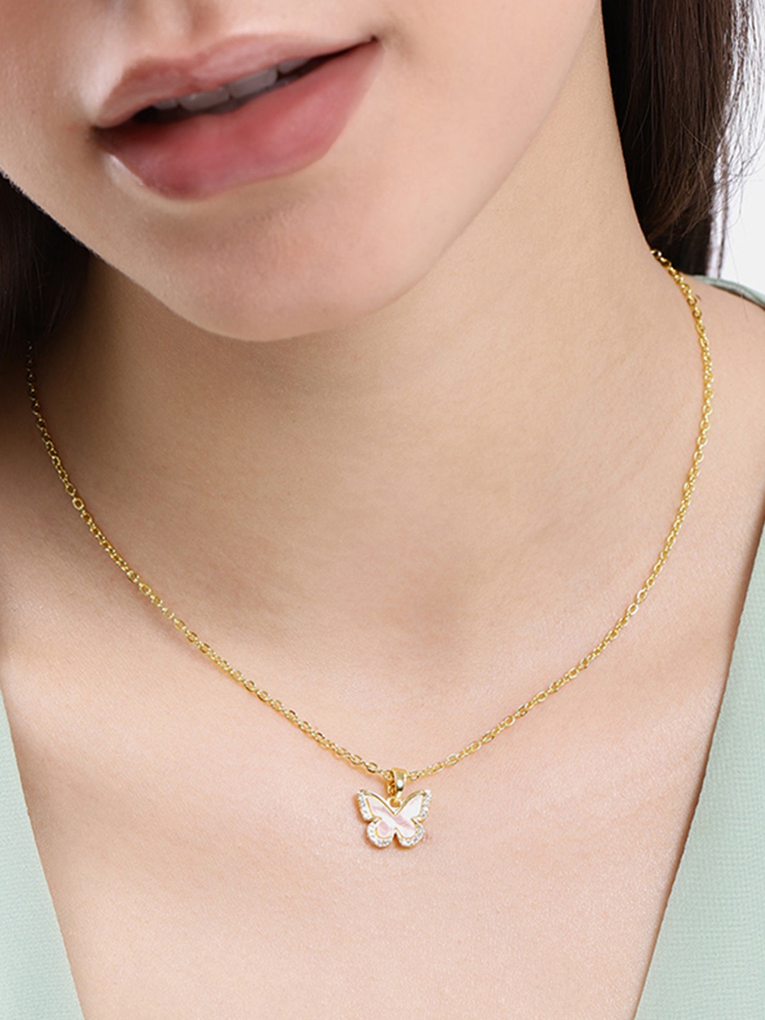 

DressBerry Contemporary Pendant with Chain, Gold