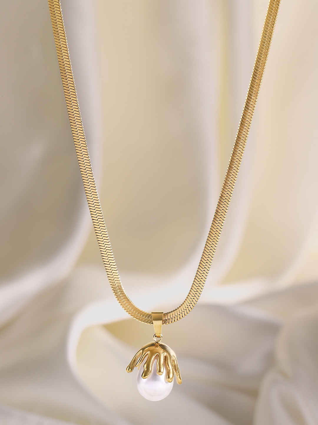 

DressBerry Circular Shaped Beaded Pendent With Chain, Gold