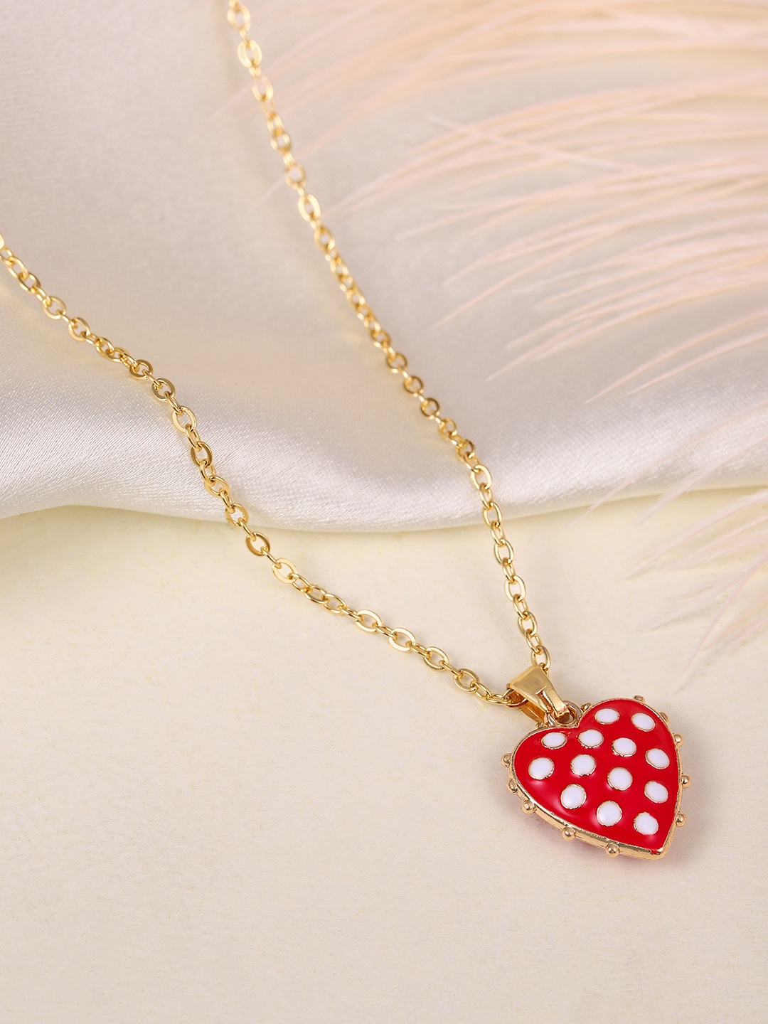 

DressBerry Gold Toned Chain and Pendant