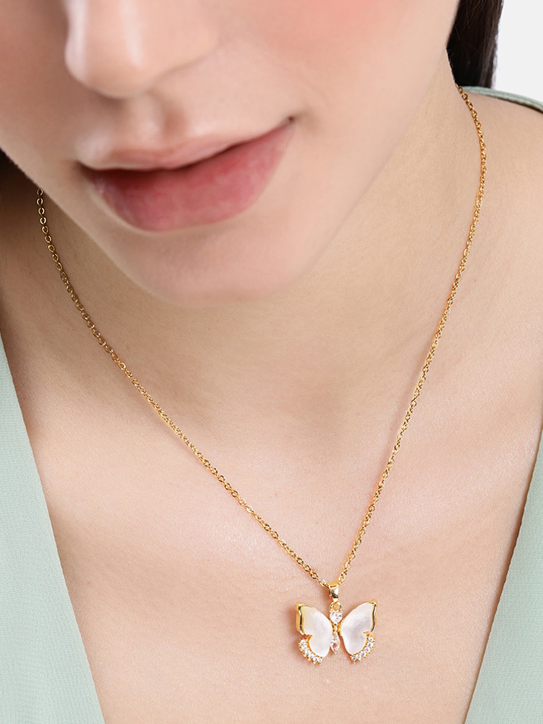 

DressBerry Contemporary Pendant with Chain, Gold