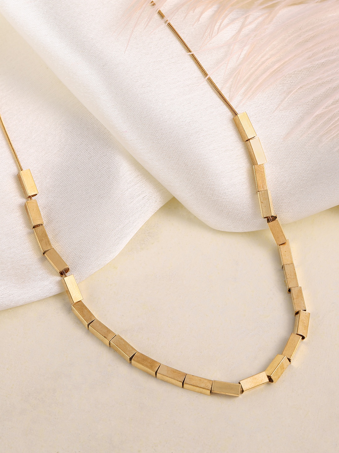 

DressBerry Contemporary Gold Toned Chain
