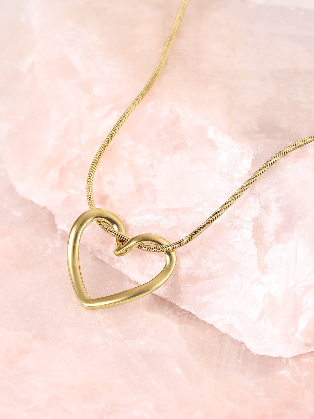 

DressBerry Heart Shape Pendant with Chain, Gold