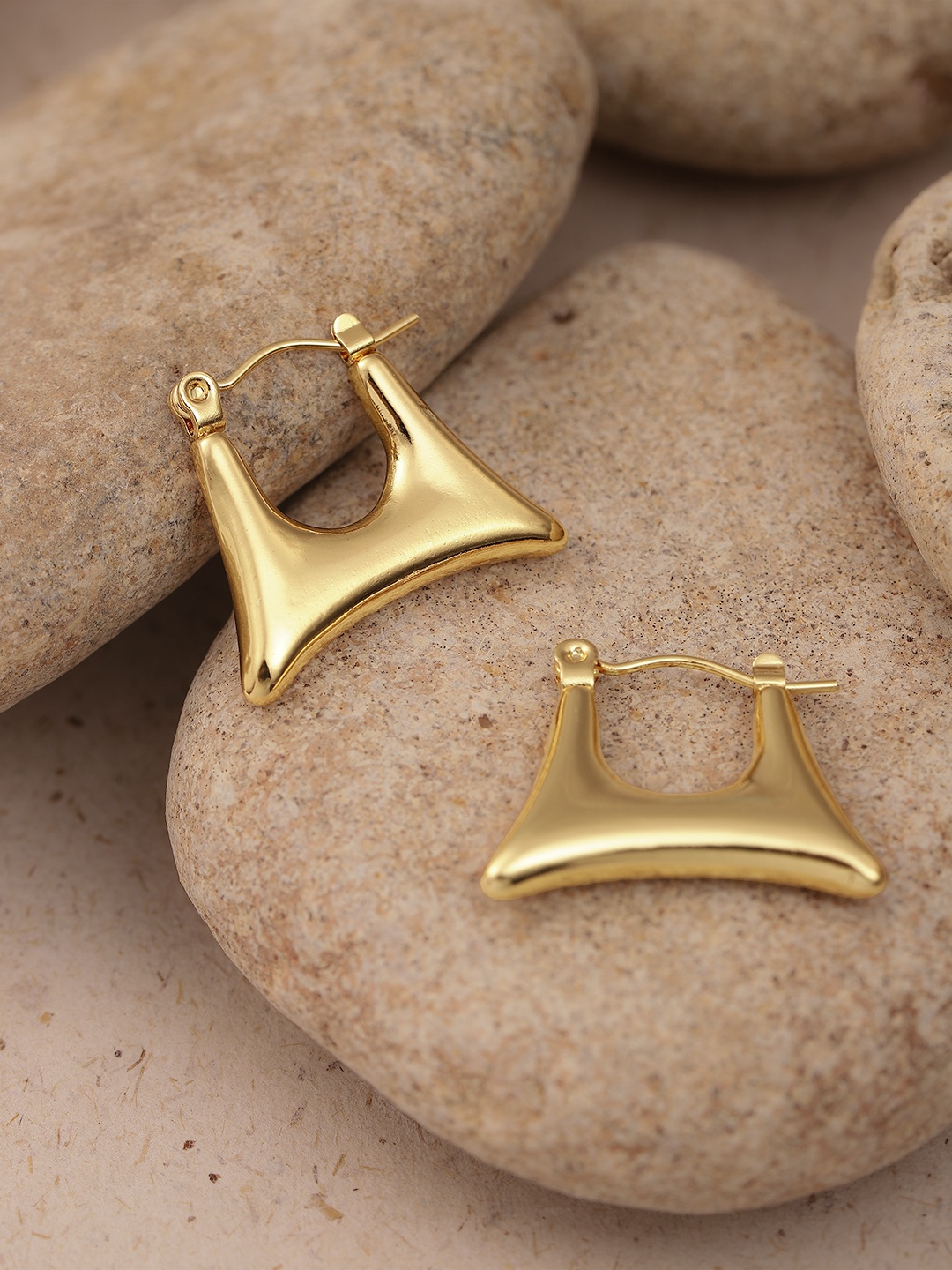 

DressBerry Contemporary Mini Hoop Earrings, Gold