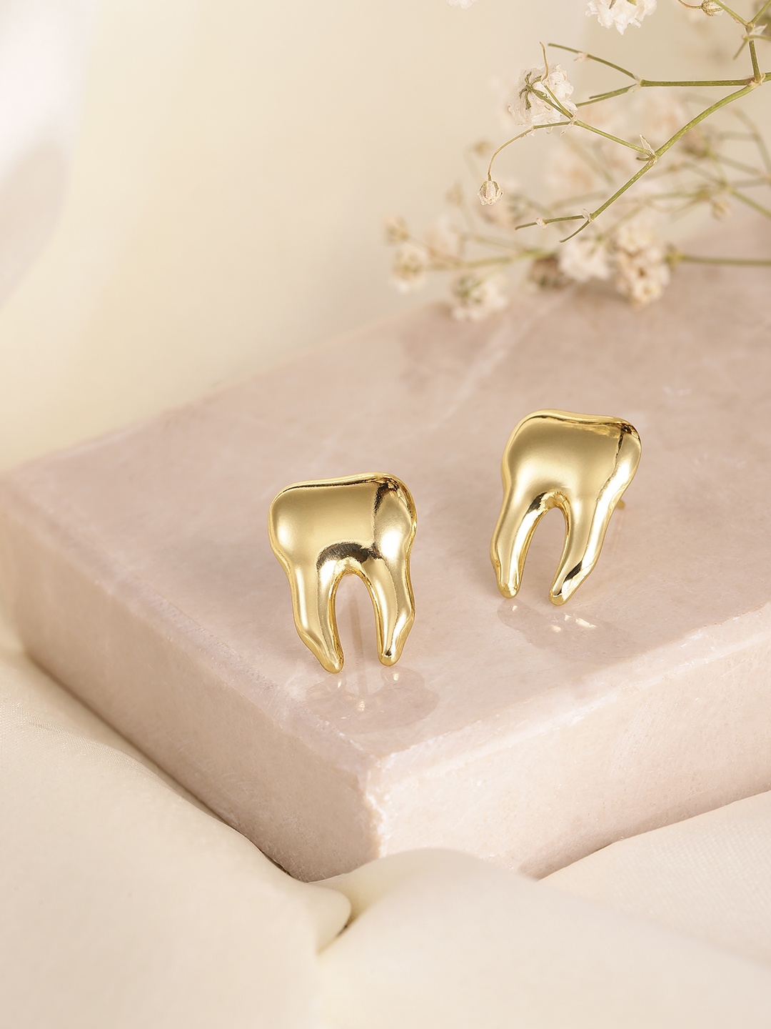 

DressBerry Contemporary Tooth Studs Earrings, Gold