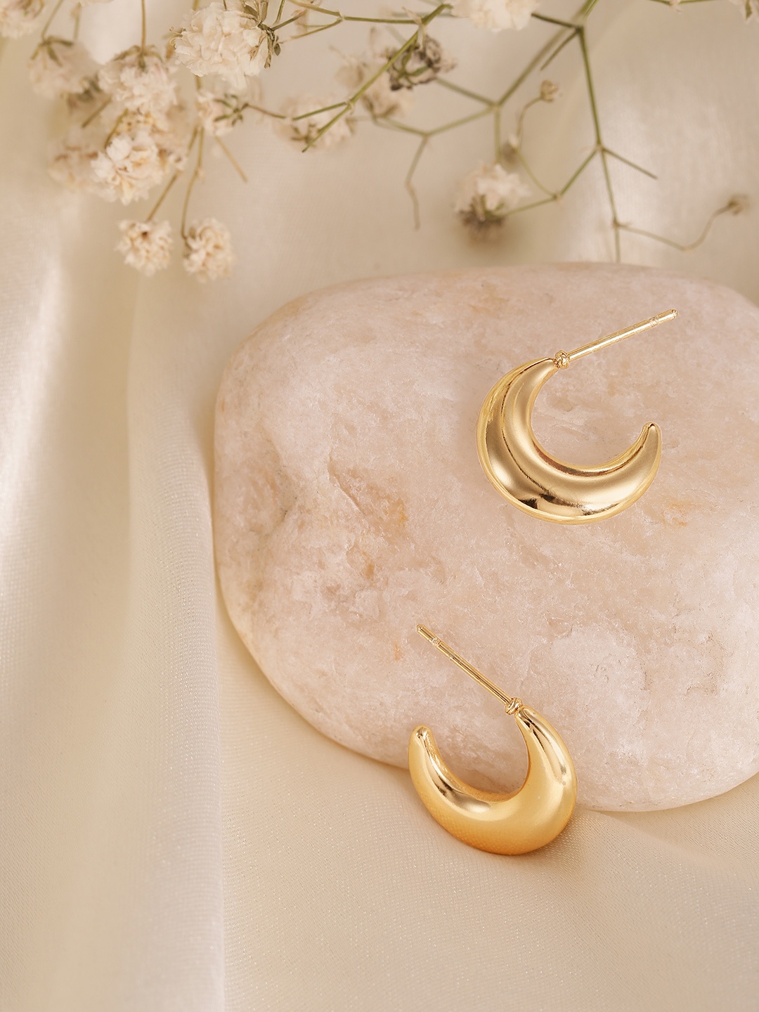 

DressBerry Crescent Shaped Mini Half Hoop Earrings, Gold