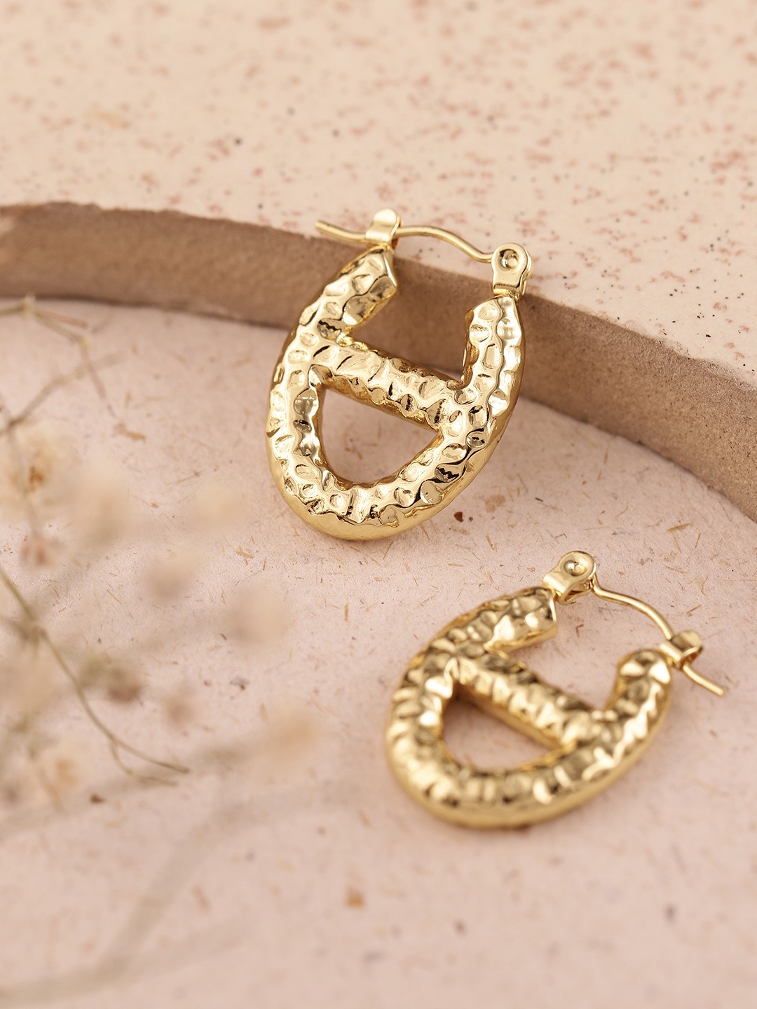 

DressBerry Oval Hoop Earrings, Gold