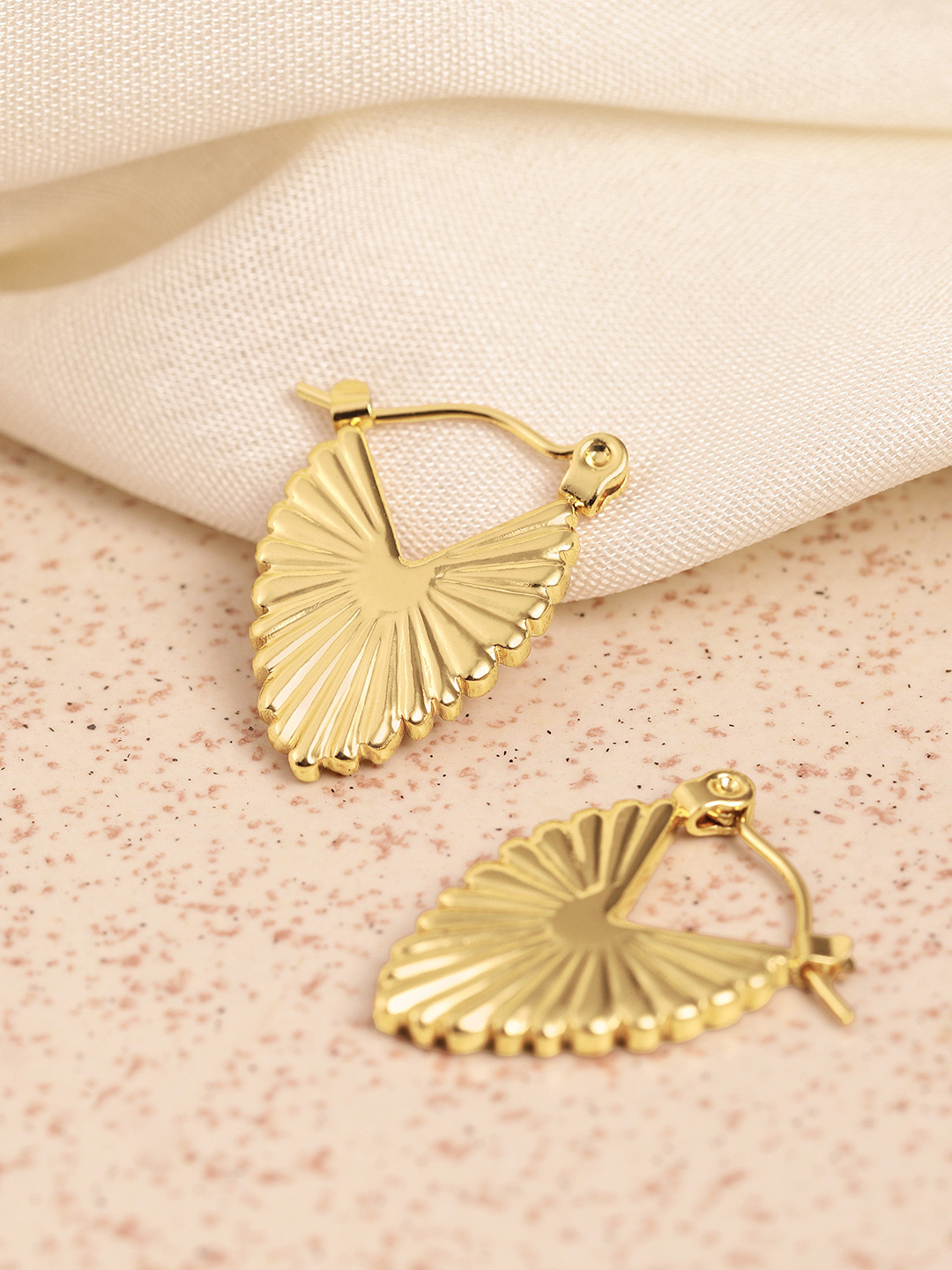 

DressBerry Contemporary Mini Hoop Earrings, Gold