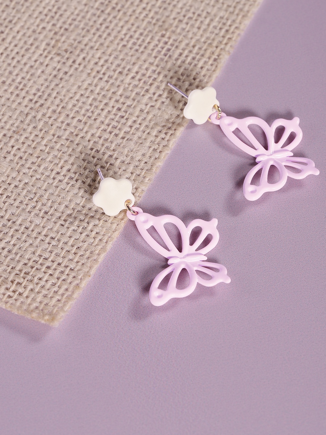 

DressBerry Contemporary Drop Earrings, White