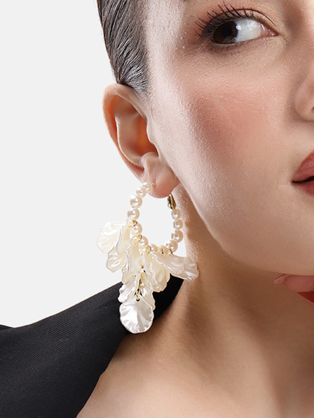 

DressBerry Contemporary Drop Earrings, Off white