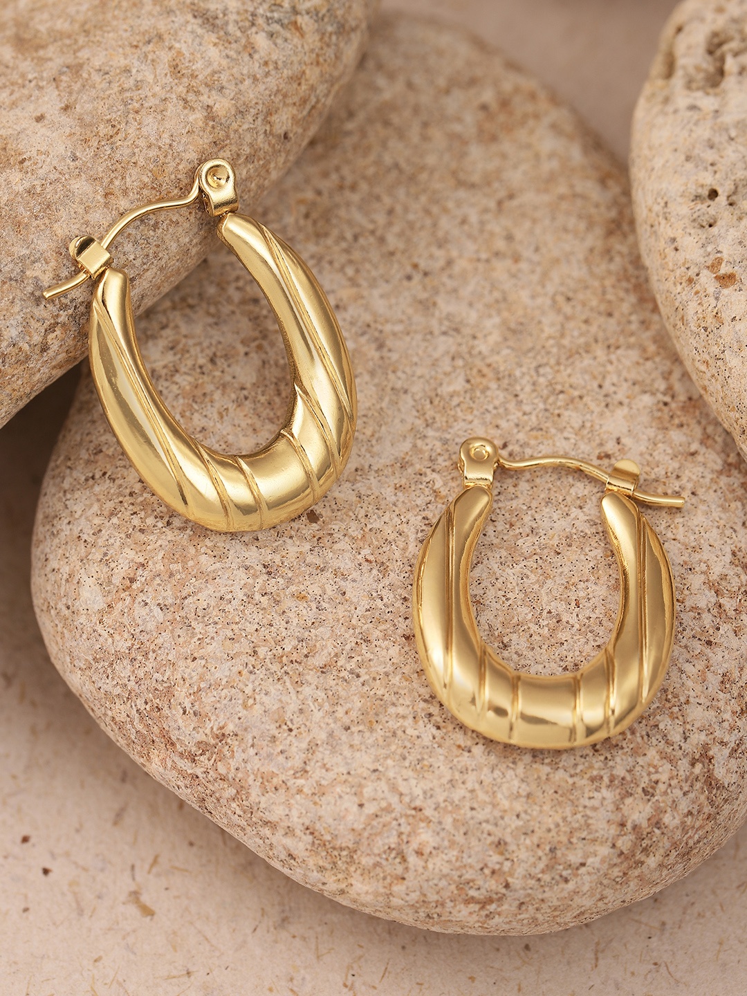 

DressBerry Contemporary Mini Hoop Earrings, Gold