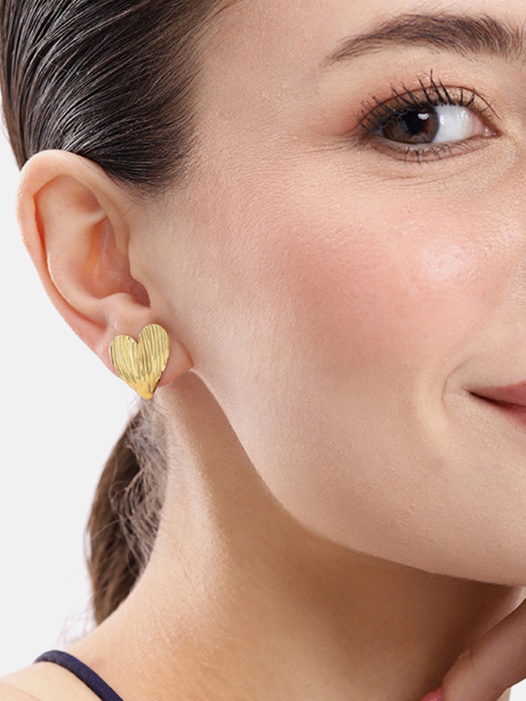 

DressBerry Heart Shaped Studs Earrings, Gold