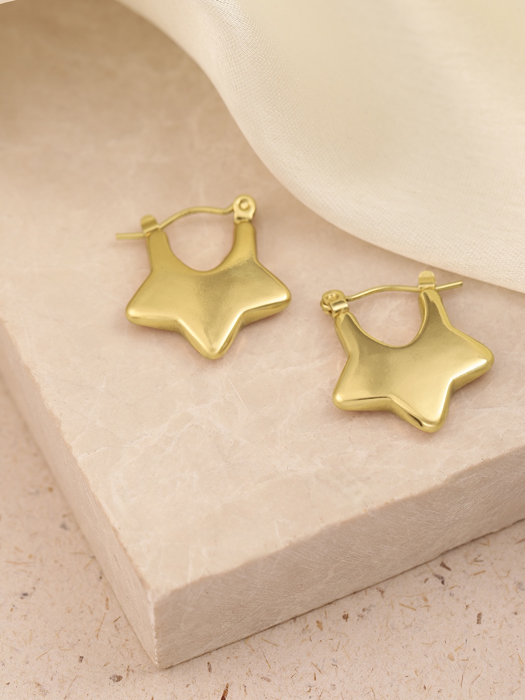 

DressBerry Contemporary Mini Hoop Earrings, Gold