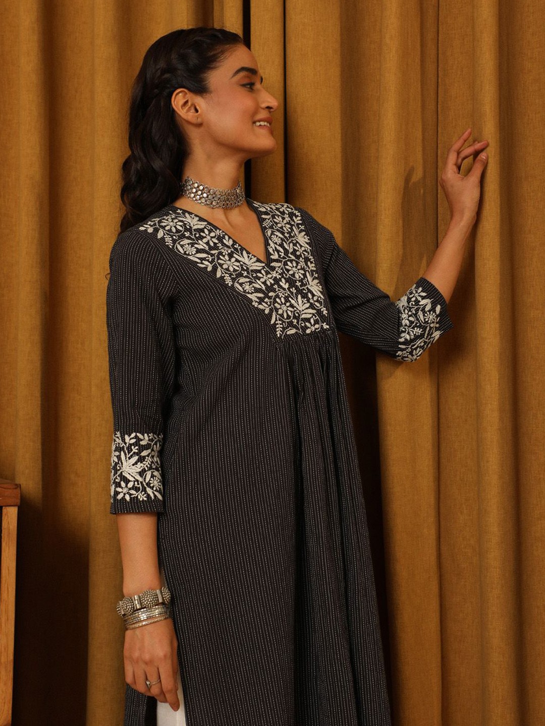 

House Of Chikankari Women Woven Chikankari Cotton Kurta, Black