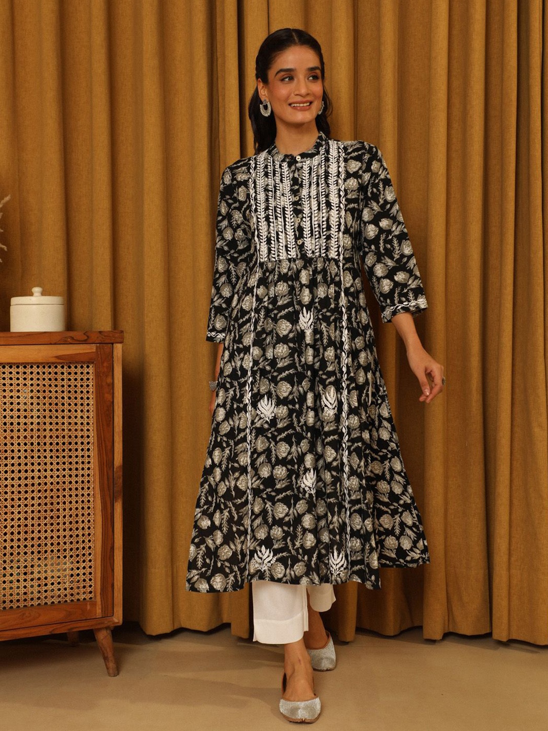 

House Of Chikankari Women's Woven Chikankari Cotton Kurta, Black