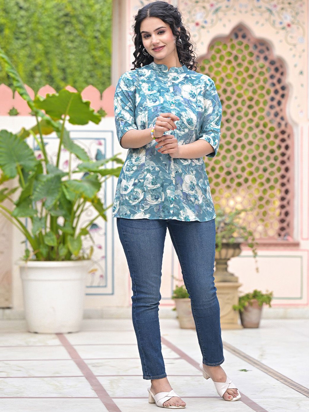 

ARAVALII Floral Printed Band Collar Straight Kurti, Blue