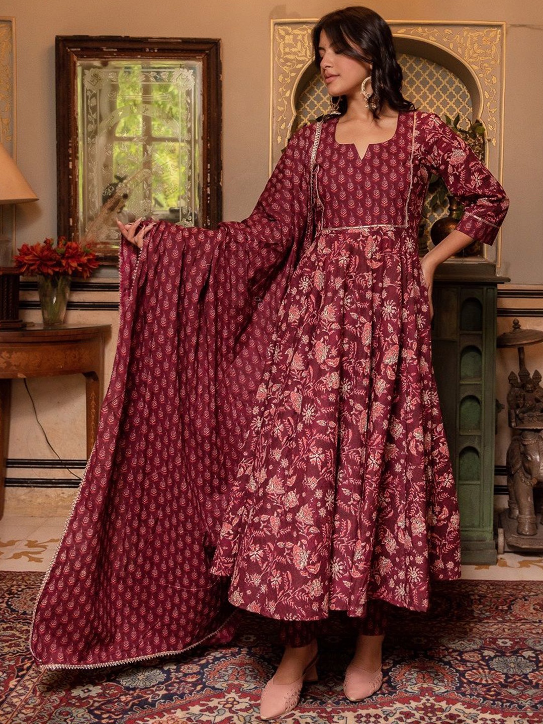 

Pomcha Women Floral Printed Regular Pure Cotton Kurta with Trousers & With Dupatta, Maroon