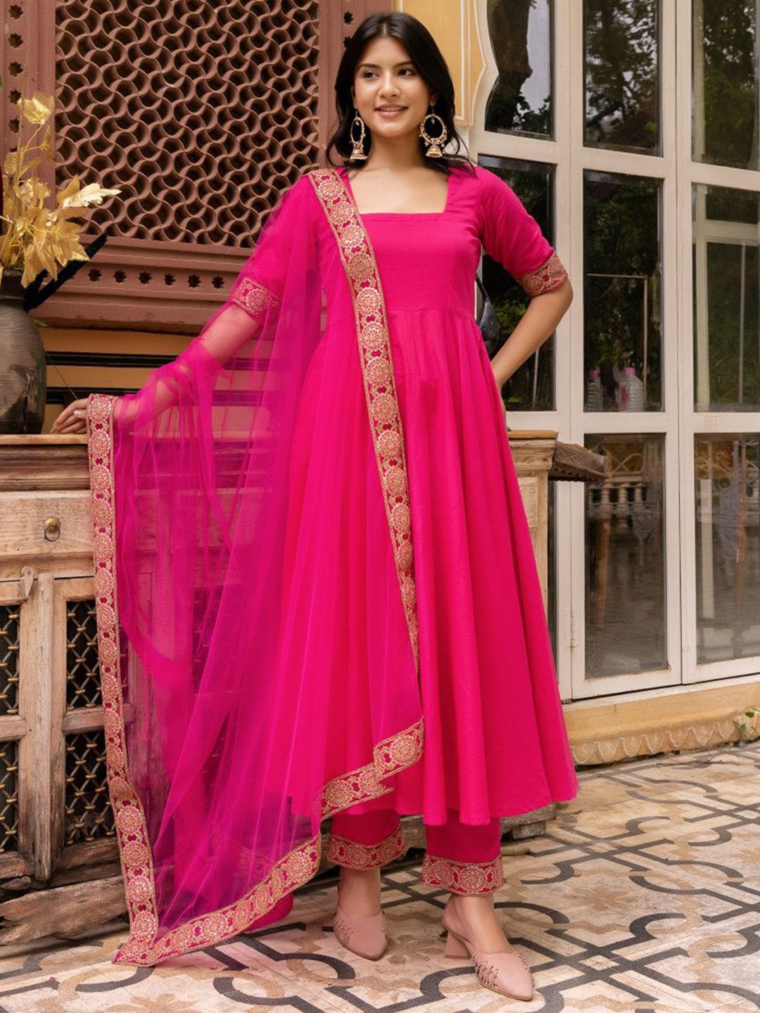 

Pomcha Women Floral Regular Sequinned Pure Cotton Kurta with Trousers & With Dupatta, Pink