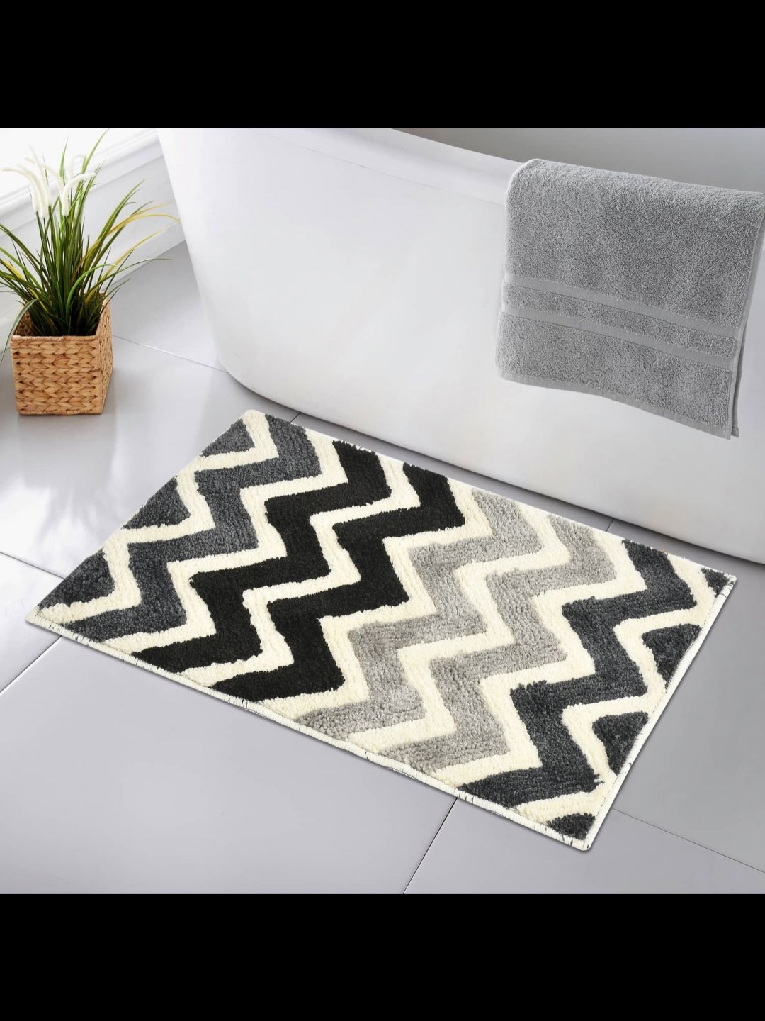 

MAA ME CONCEPT Black & Grey Zig Zag Design Microfiber Bath Rug