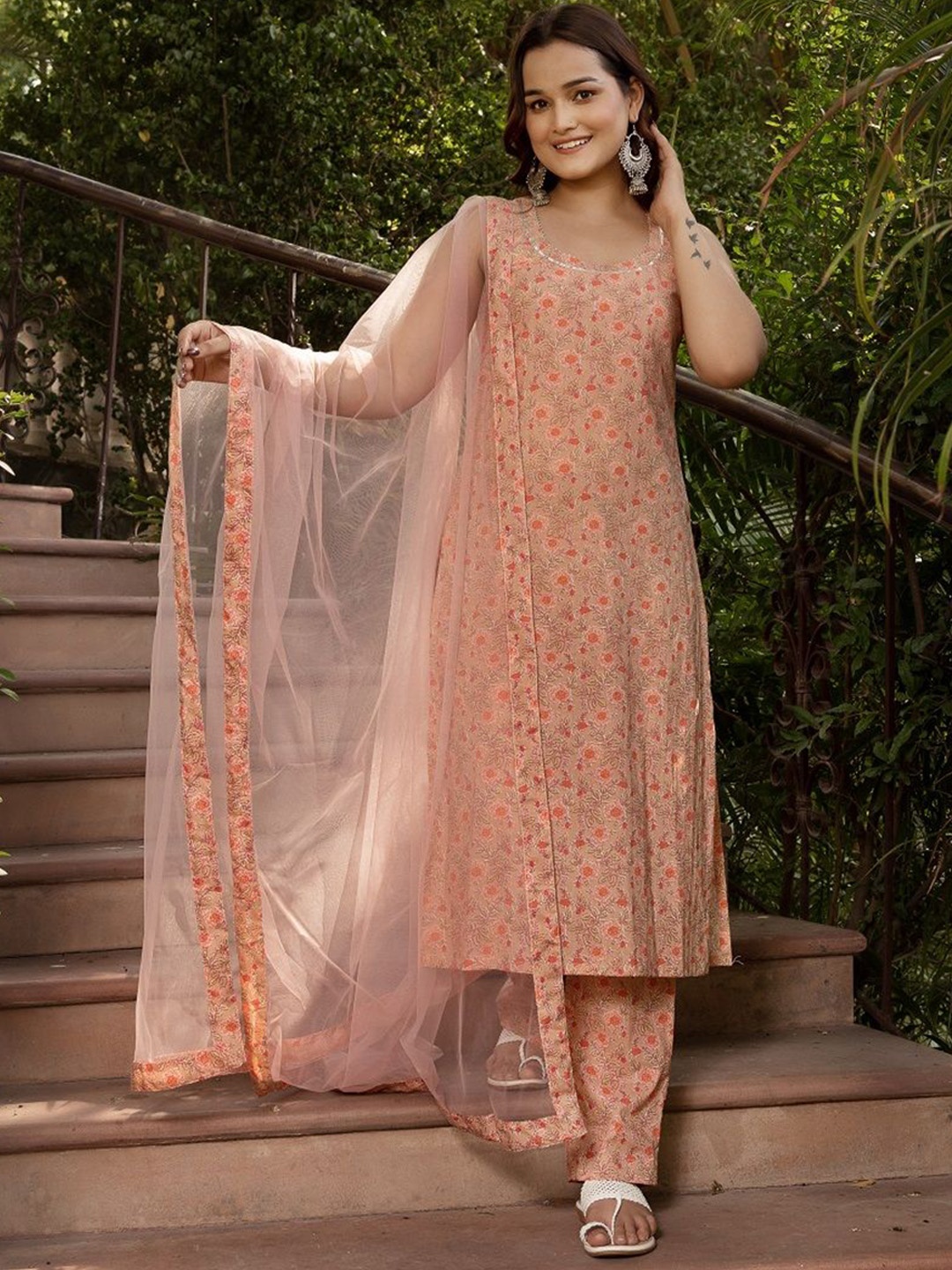 

Pomcha Women Floral Printed Regular Pure Cotton Kurta with Trousers & With Dupatta, Peach