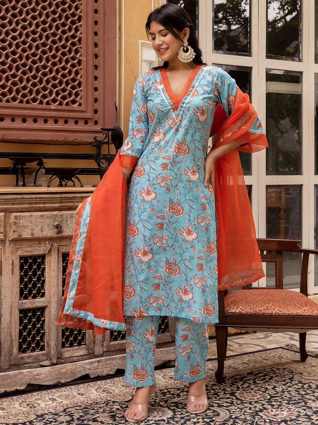 

Pomcha Women Floral Printed Regular Pure Cotton Kurta with Trousers & With Dupatta, Blue