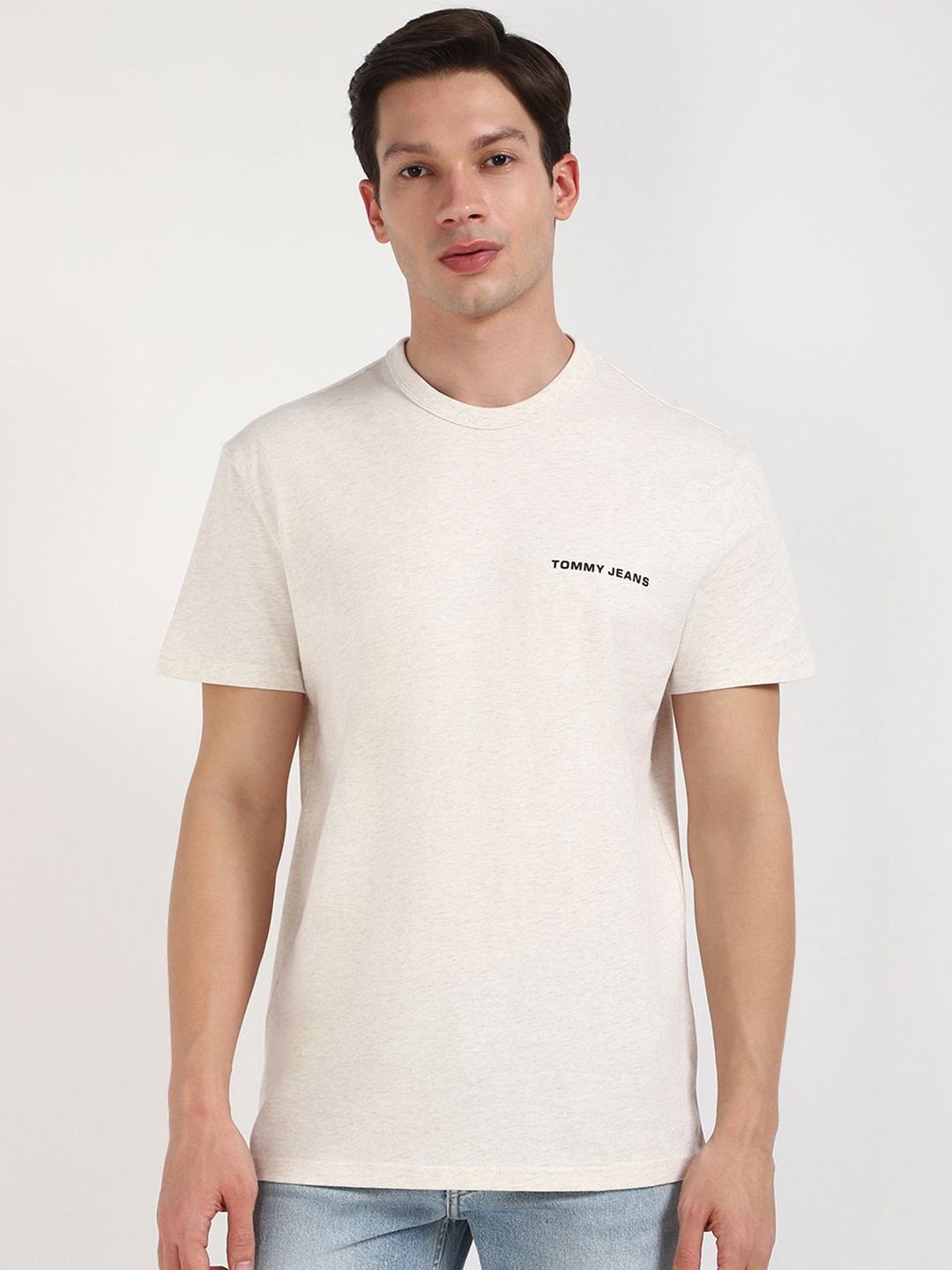 

Tommy Hilfiger Men Printed Applique T-shirt, Beige