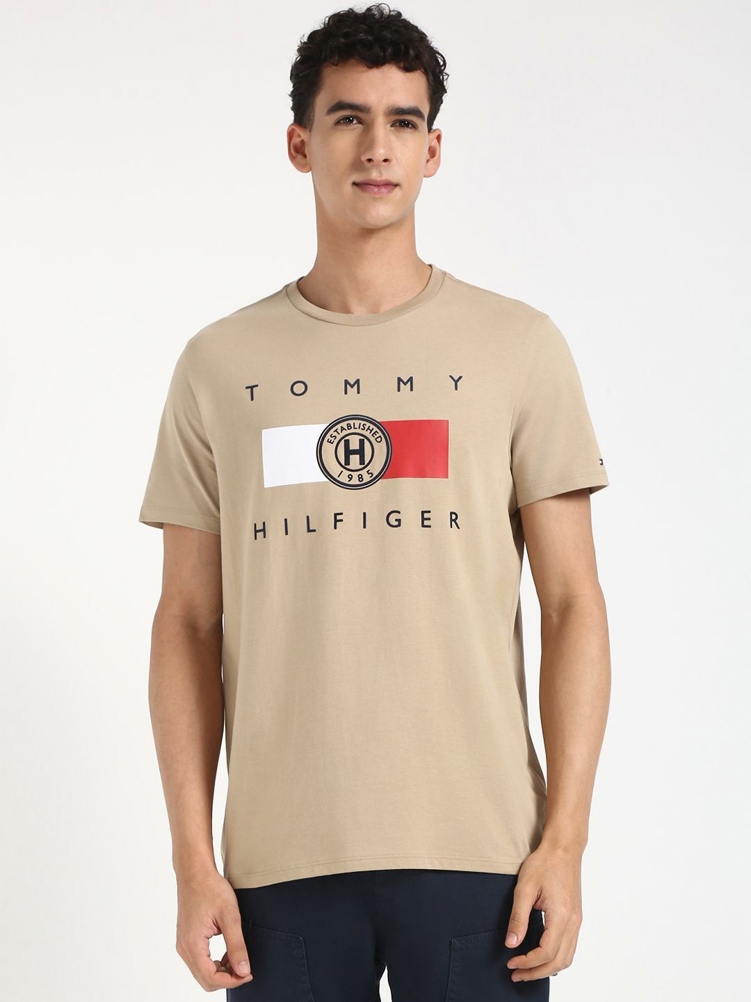

Tommy Hilfiger Men Typography Printed Applique T-shirt, Beige