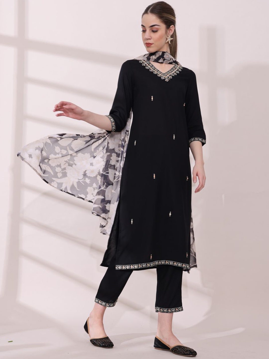 

STYLEBAAZI Floral Embroidered V-Neck Thread Work Straight Kurta With Trousers And Dupatta, Black