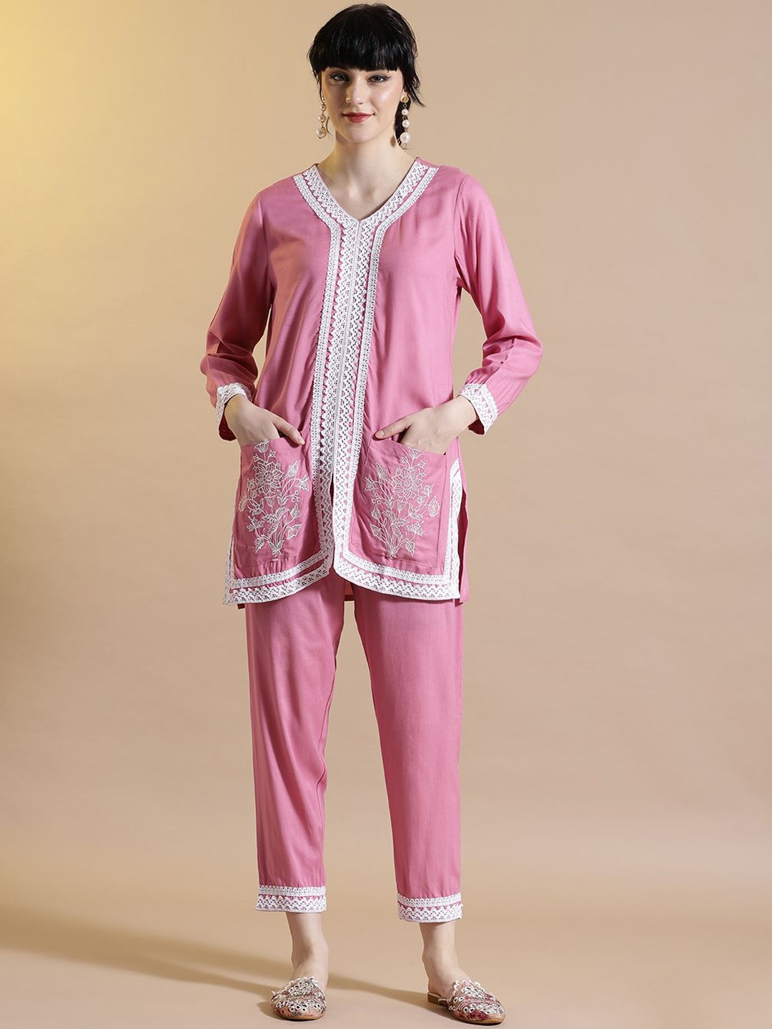 

STYLEBAAZI Floral Embroidered V-Neck Straight Kurti With Trousers, Pink
