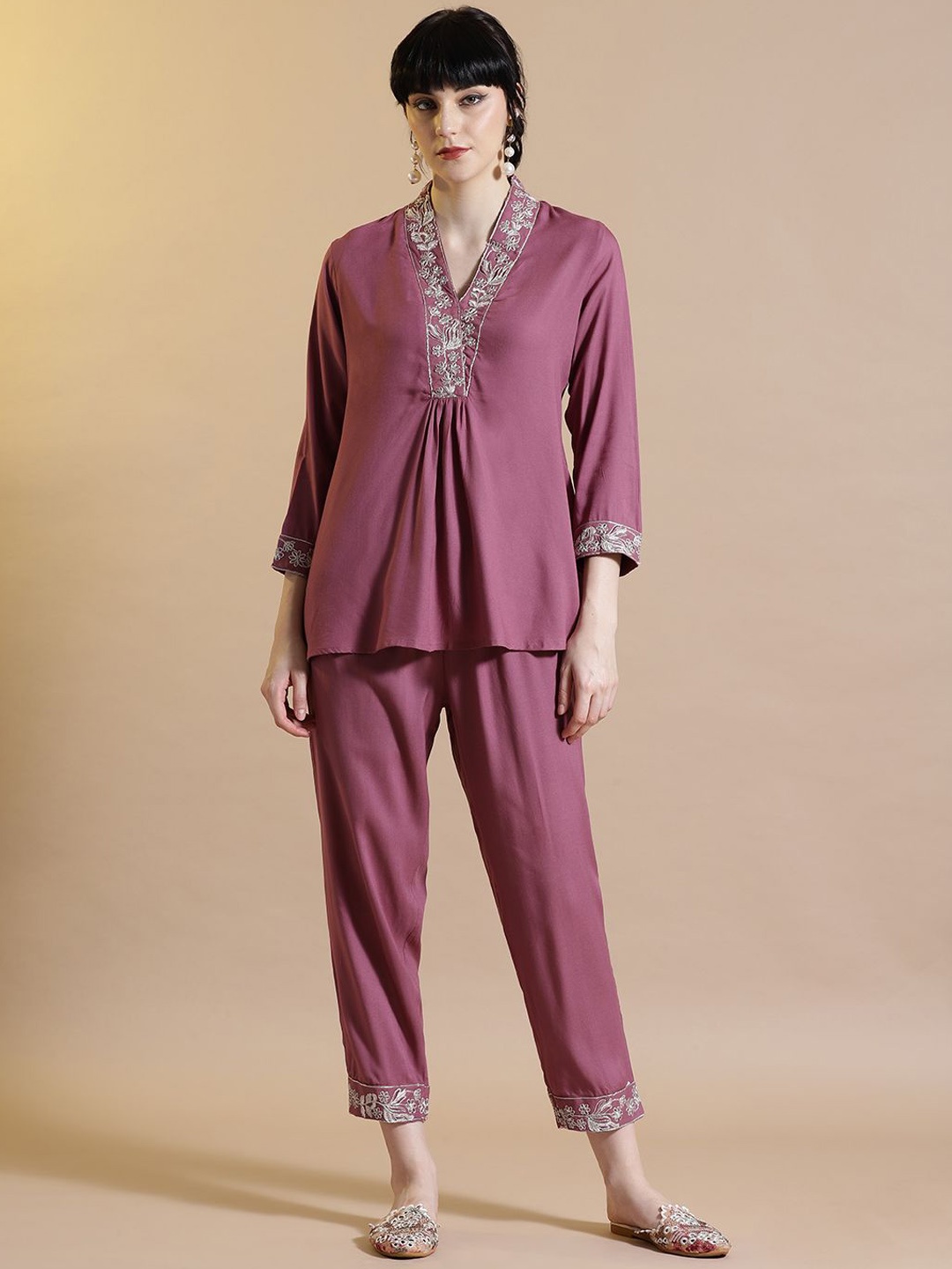 

STYLEBAAZI Floral Embroidered Pure Cotton Straight Kurta With Trouser, Mauve