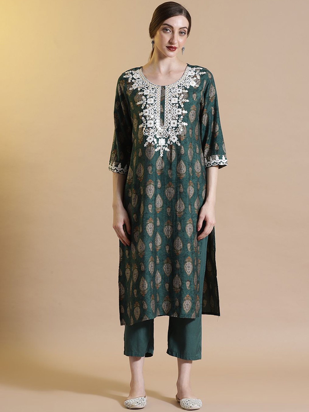 

STYLEBAAZI Ethnic Motifs Printed Thread Work Straight Kurta With Palazzos, Green