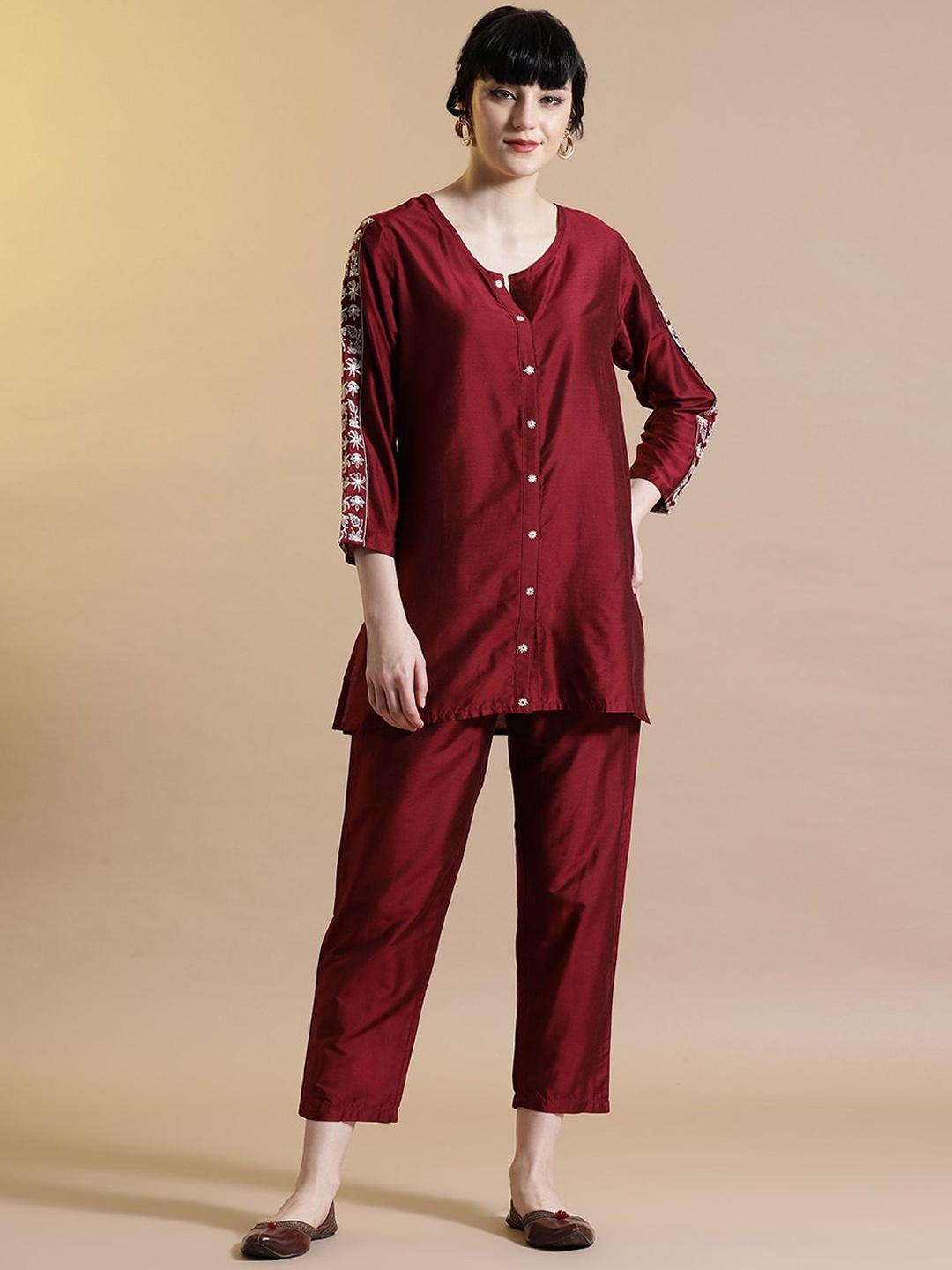 

STYLEBAAZI V-Neck Floral Embroidered Straight Shirt With Trousers, Maroon