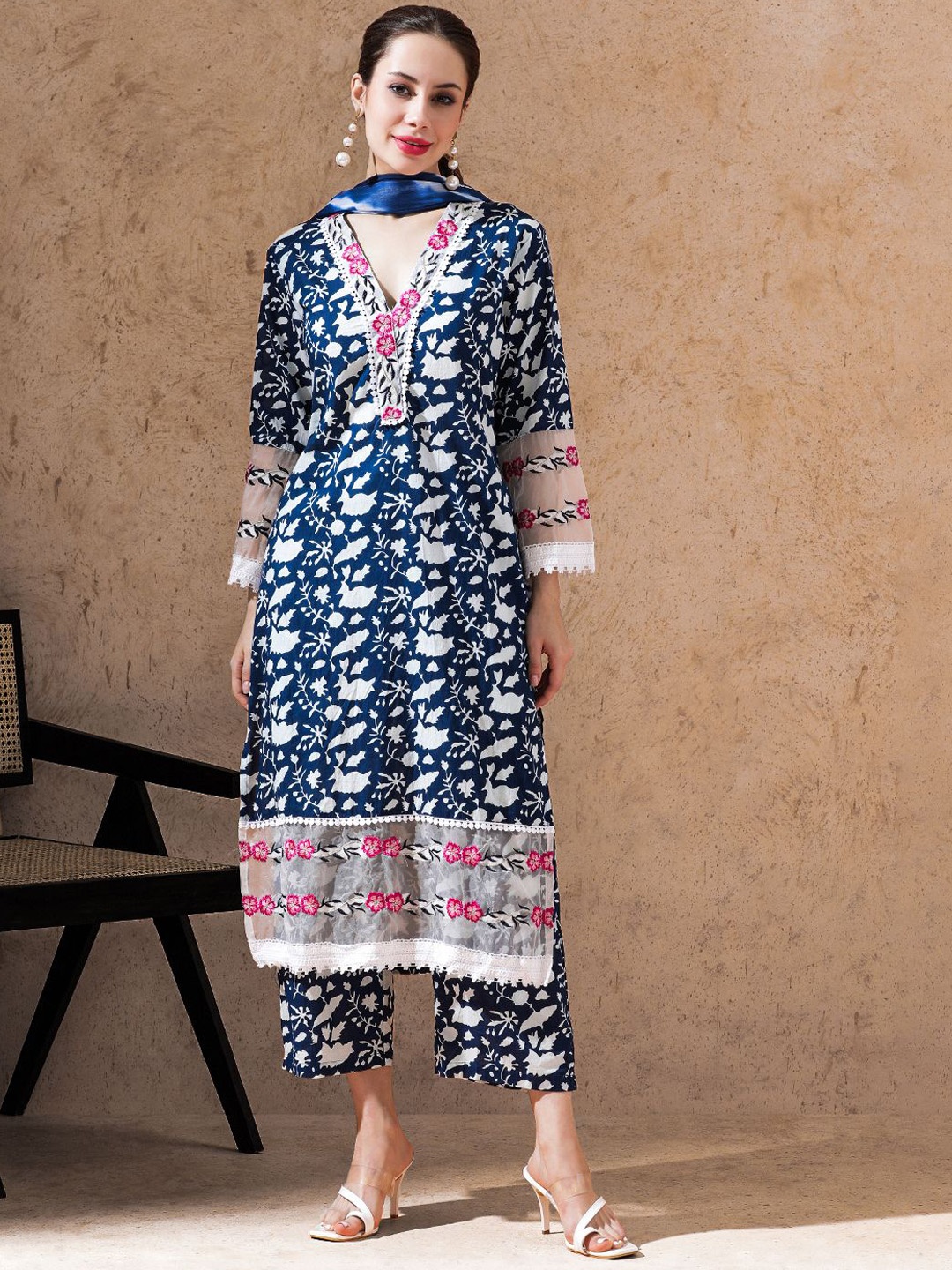 

STYLEBAAZI Floral Printed Thread Work Pure Cotton Straight Kurta With Trousers & Dupatta, Blue