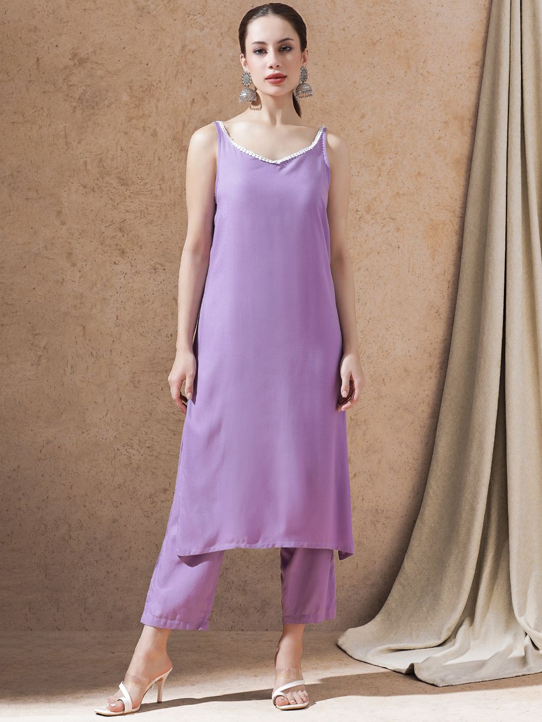 

STYLEBAAZI Embroidered Sweetheart Neck A-Line Kurta With Trousers, Purple