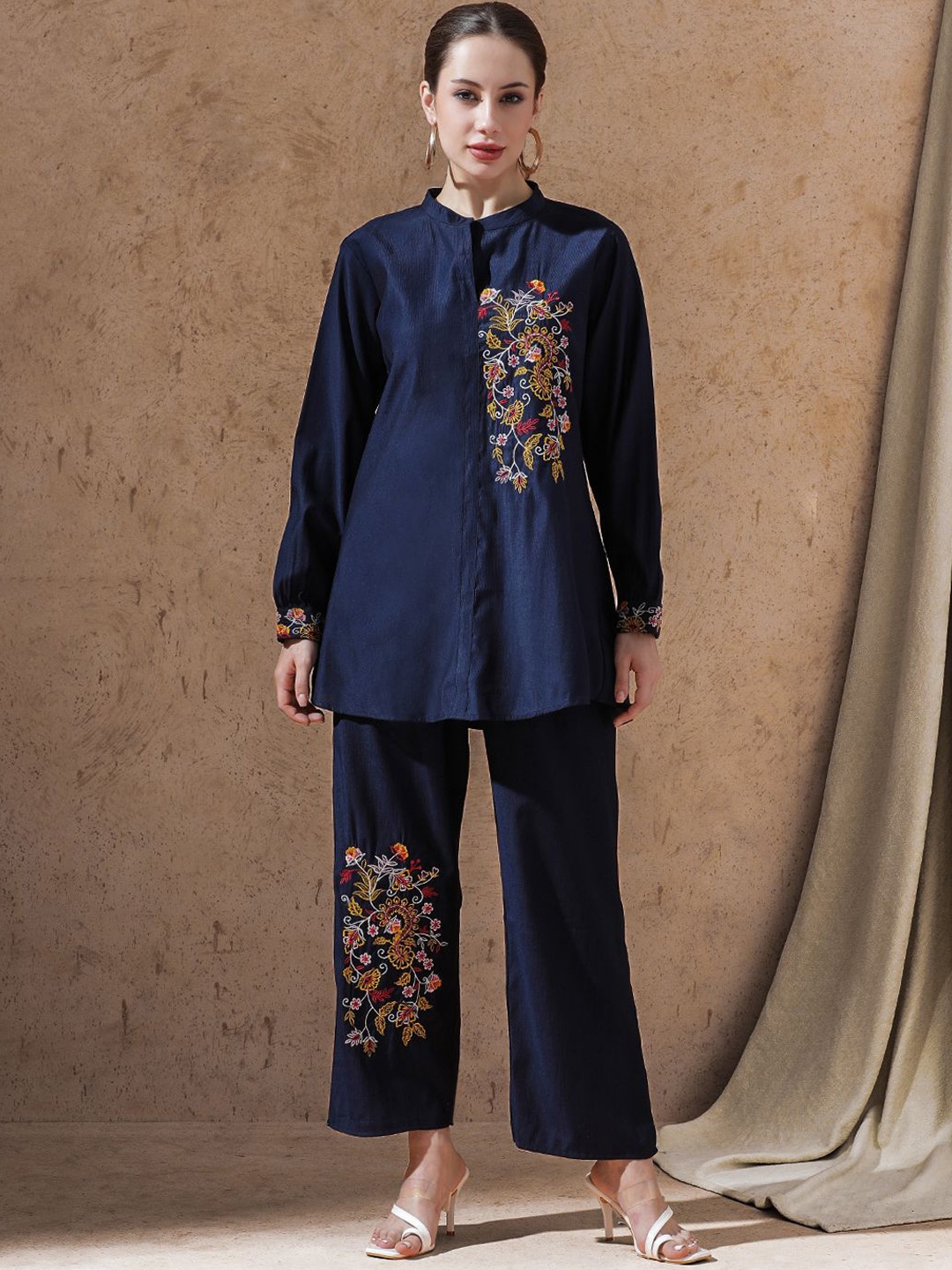 

STYLEBAAZI Floral Embroidered Pure Cotton Straight Kurta With Trouser, Blue