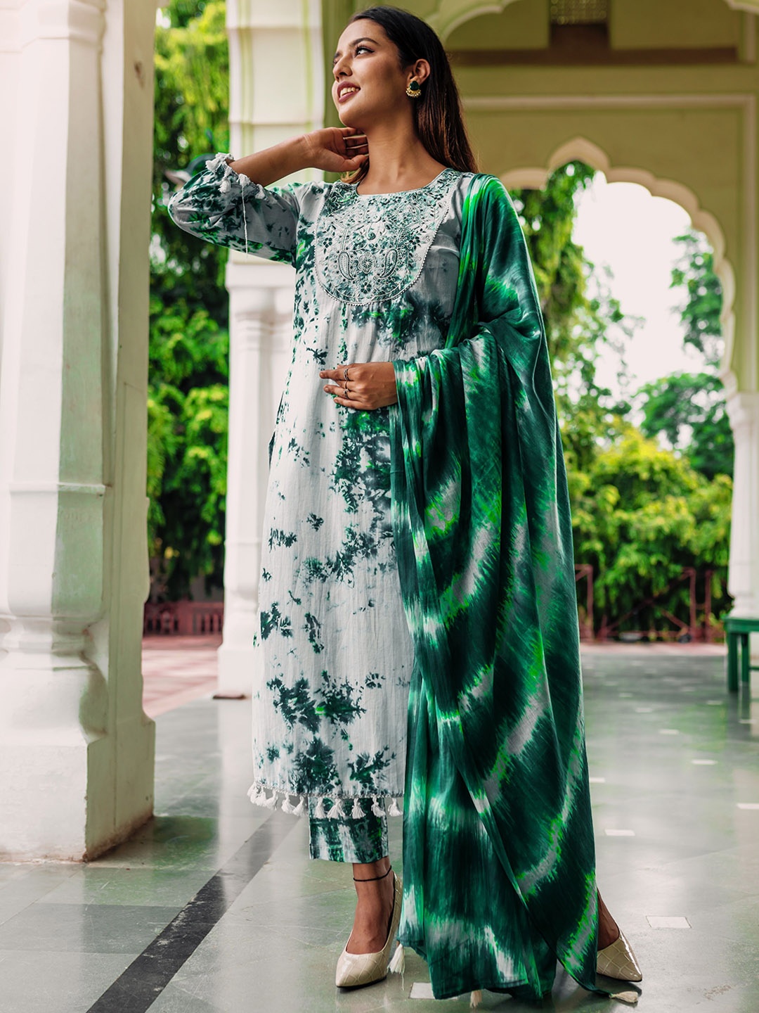 

POPPIES LANE Ethnic Motifs Thread Work Pure Cotton Kurta with Trousers And Dupatta, Green