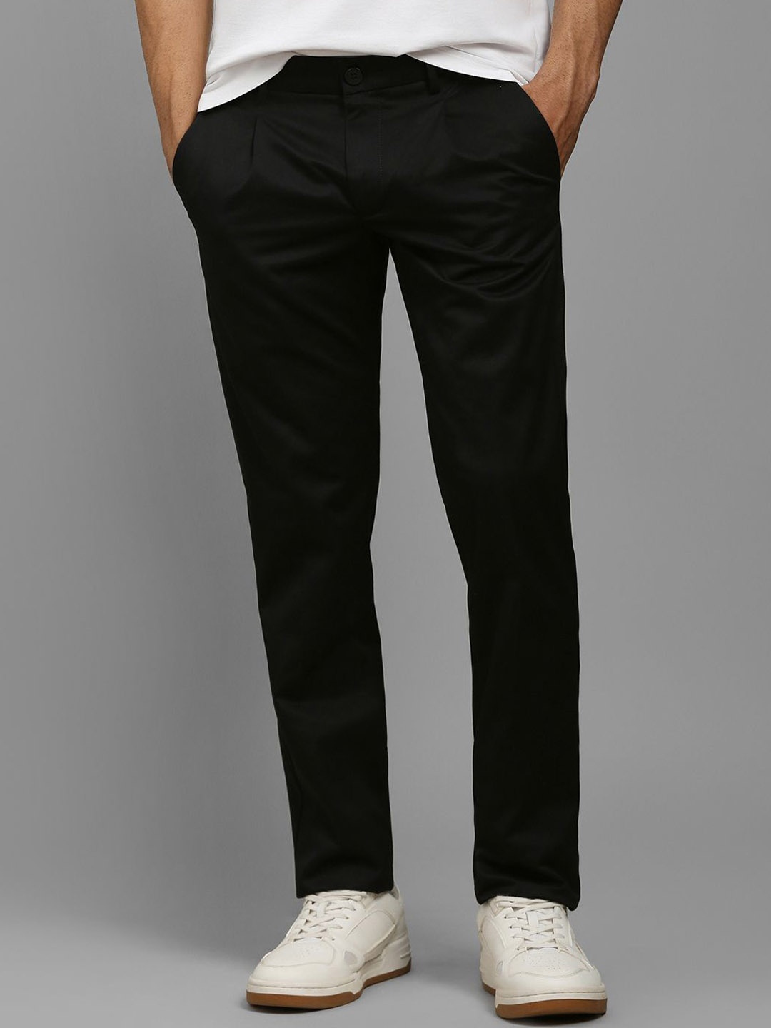 

Louis Philippe Sport Men Pure Cotton Slim Fit Mid-Rise Pleated Trousers, Black