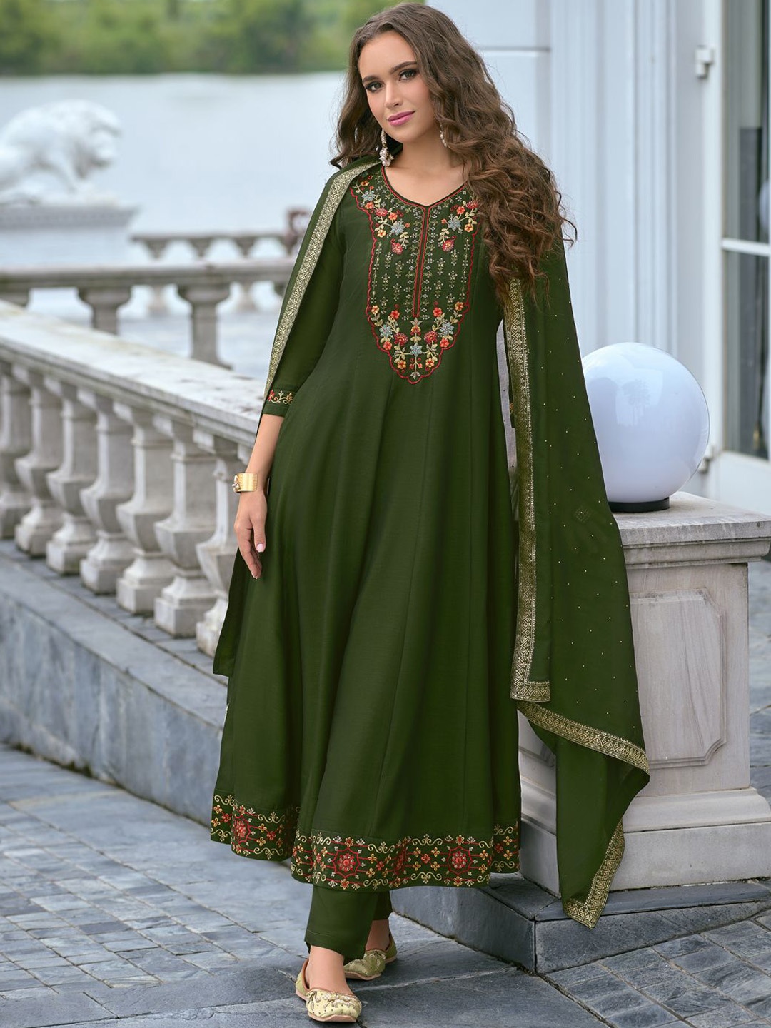 

VredeVogel Floral Embroidered V-Neck Sequinned Anarkali Kurta With Trouser And Dupatta, Green