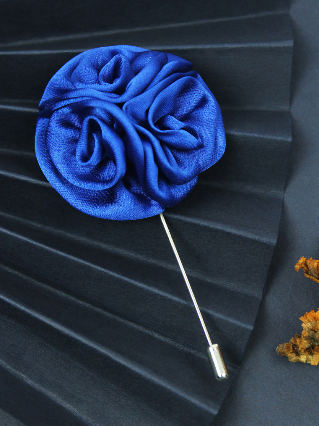 

House of Pataudi Men Rhodium Plated Floral Brooch, Blue