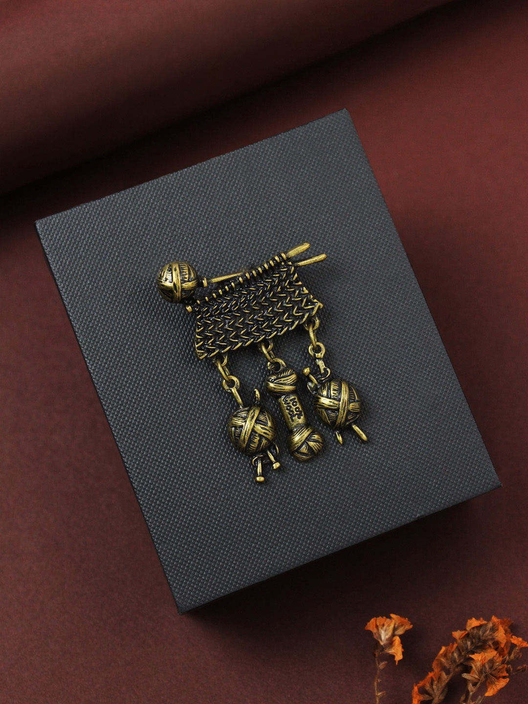 

House of Pataudi Men Knitter's Charm Brooch, Gold