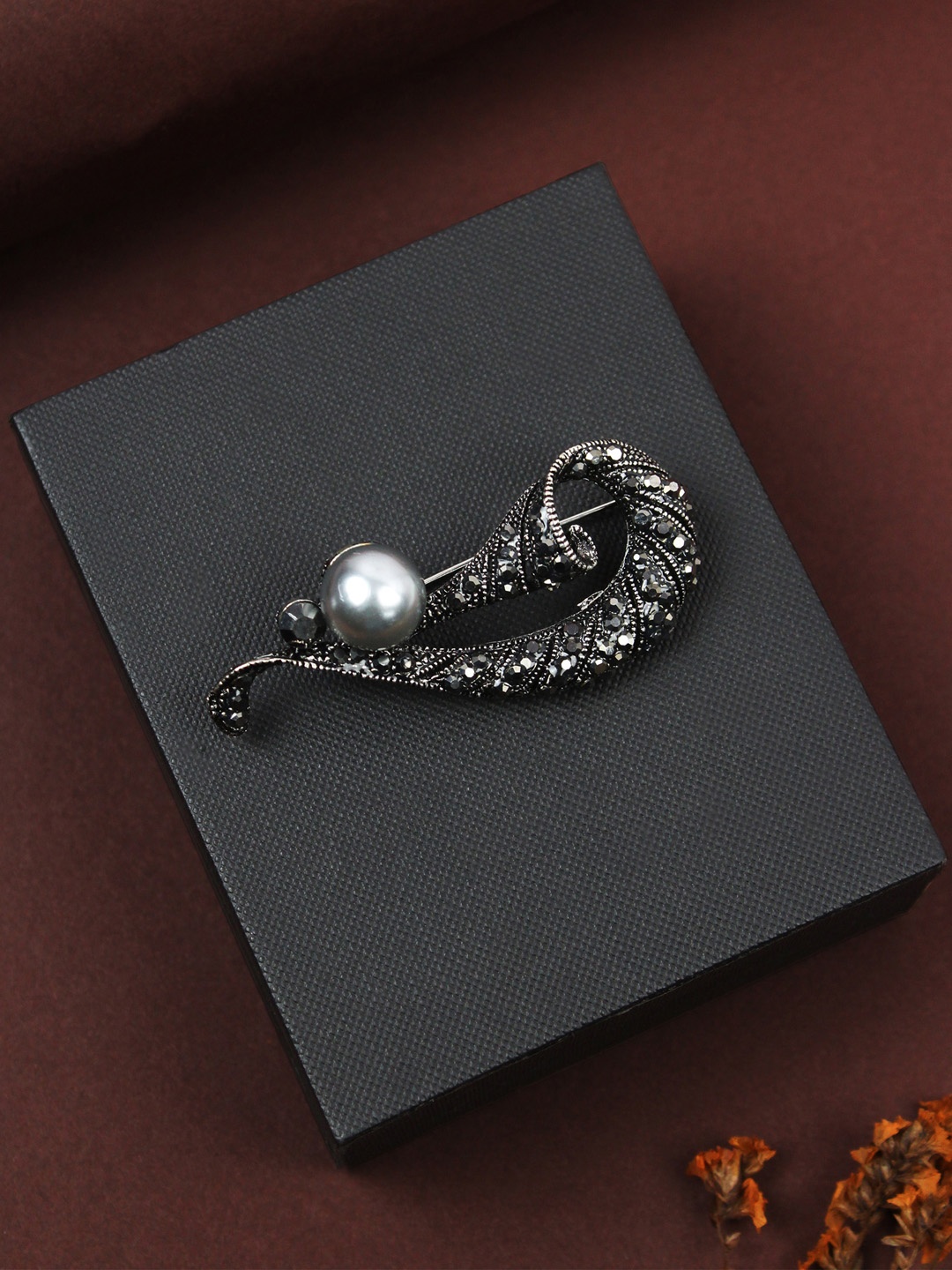

House of Pataudi Men Lyric Charm Brooch, Black