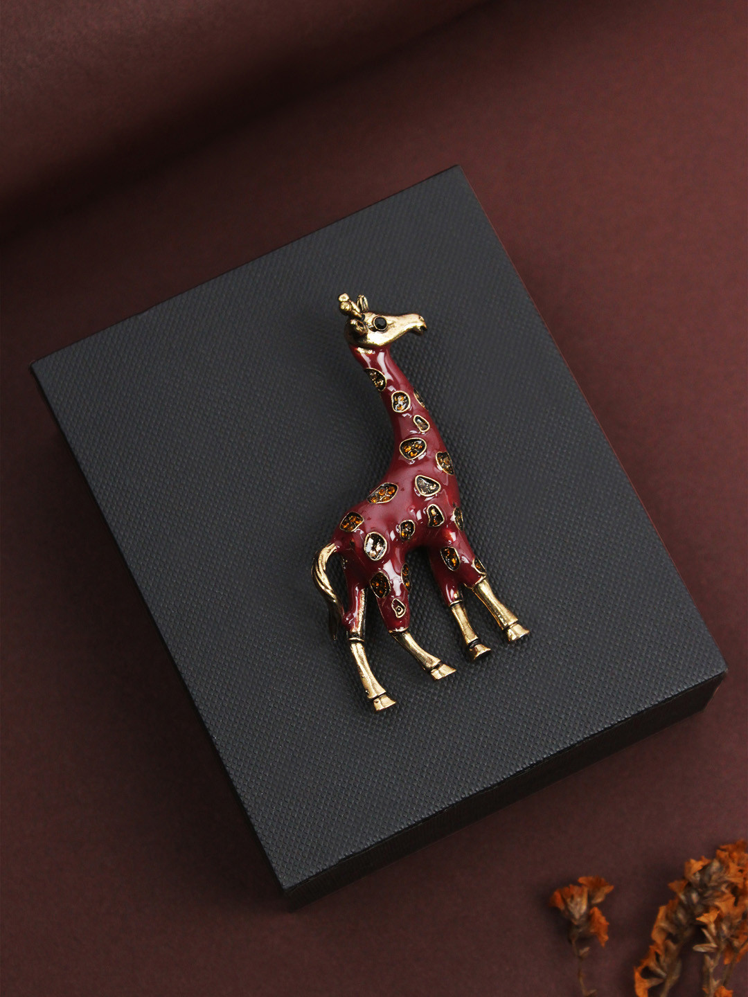 

House of Pataudi Men Giraffe Brooch, Gold