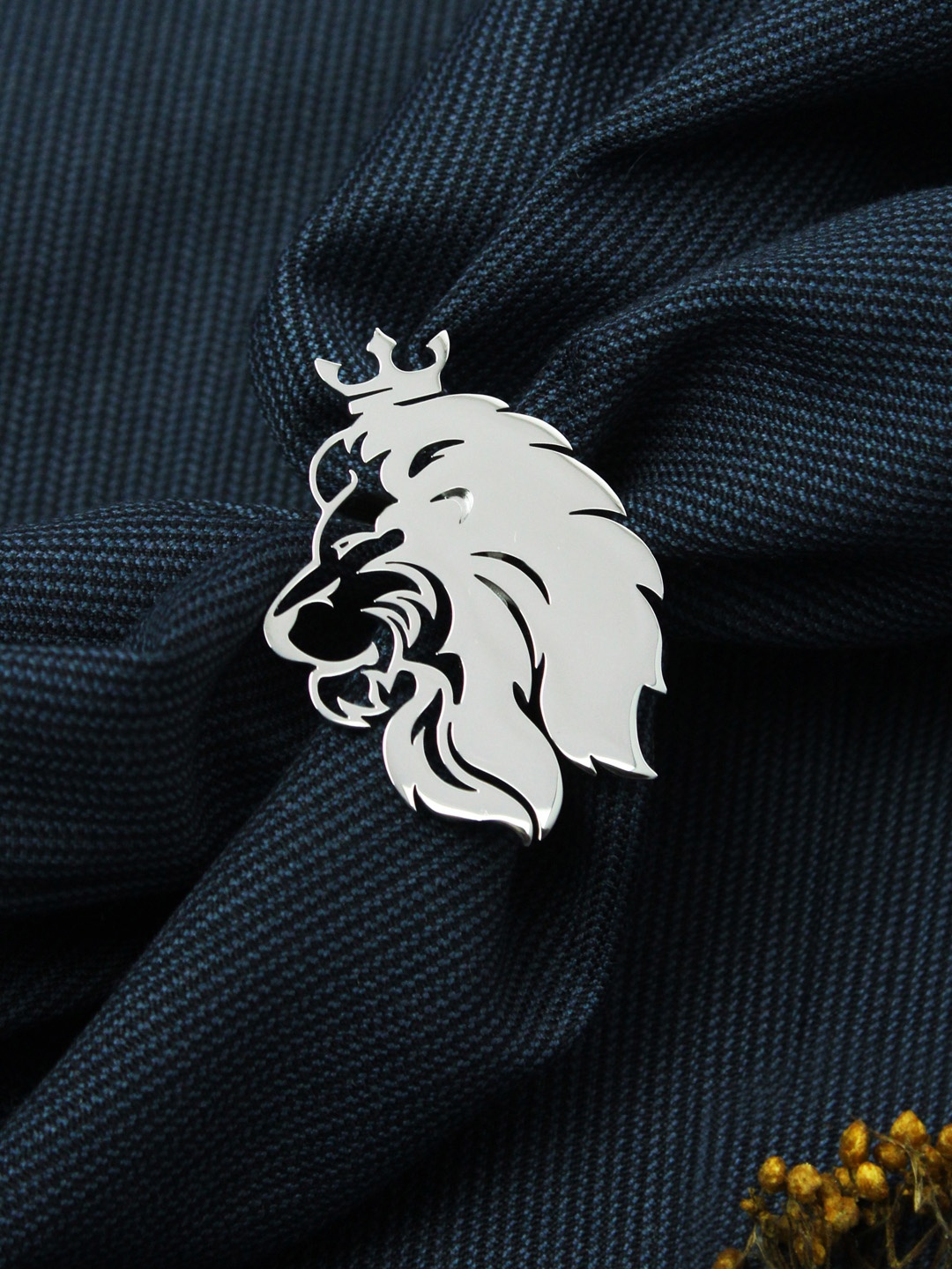 

House of Pataudi Men Silver-Plated Stainless Steel Lion Brooch