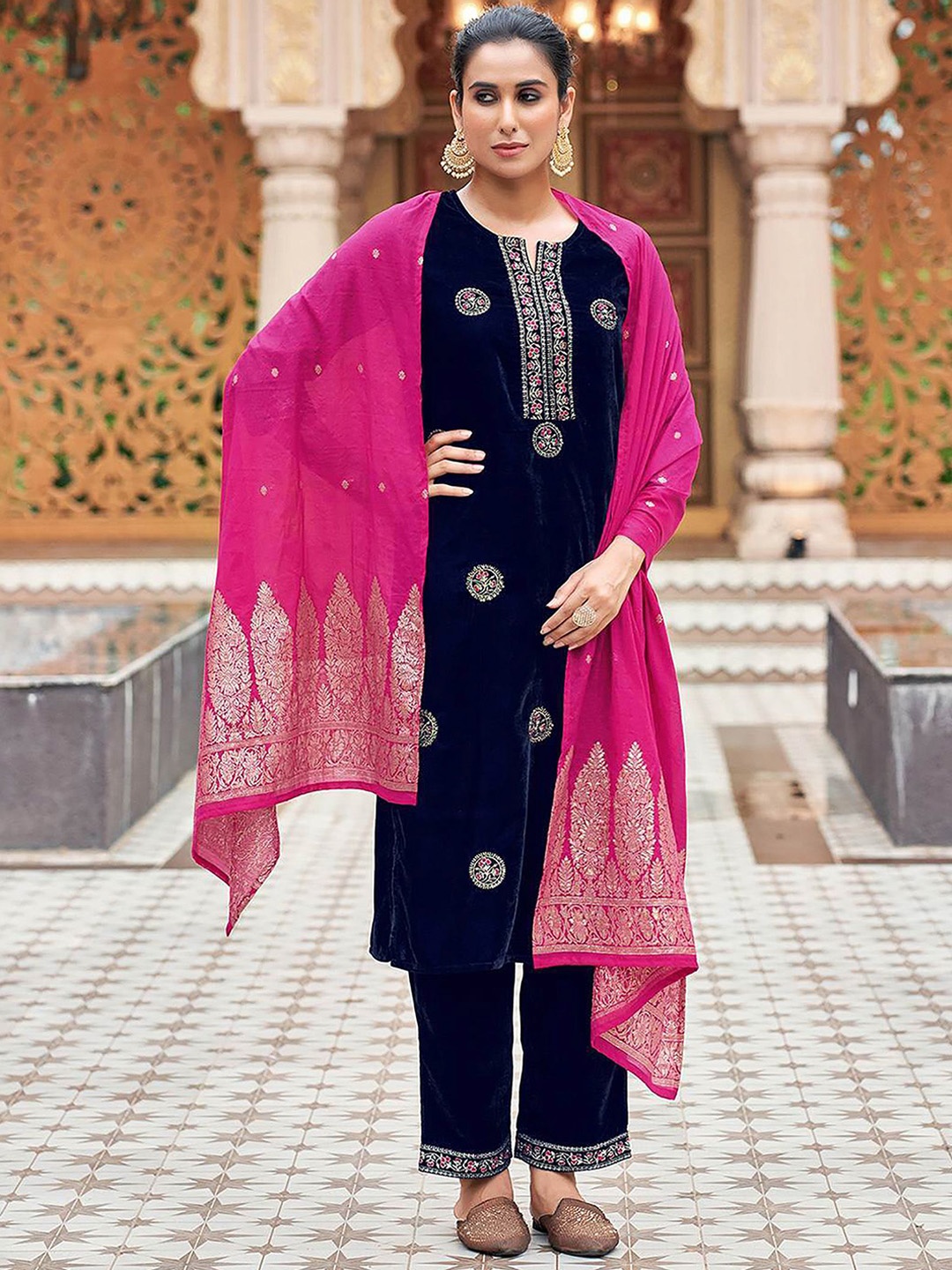 

BAESD Floral Embroidered Notched Neck Thread Work Straight Kurta With Trouser & Dupatta, Navy blue