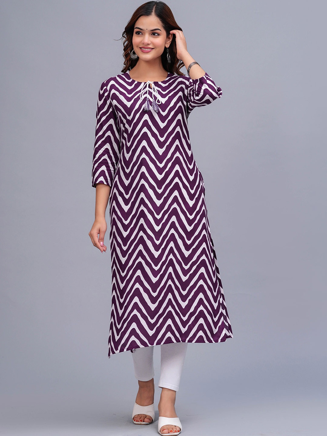 

Bachuu Chevron Printed Tie-Up Neck Straight Kurta, Purple