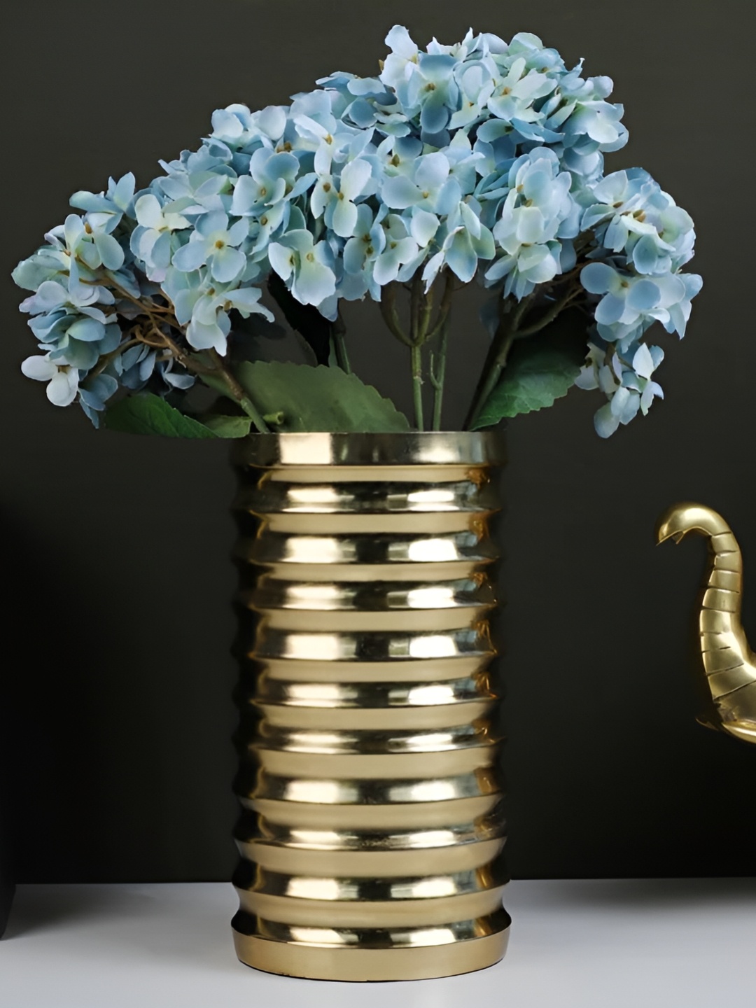 

THE HOME CO. Gold Toned Textured Cylinder Shaped Flower Vase