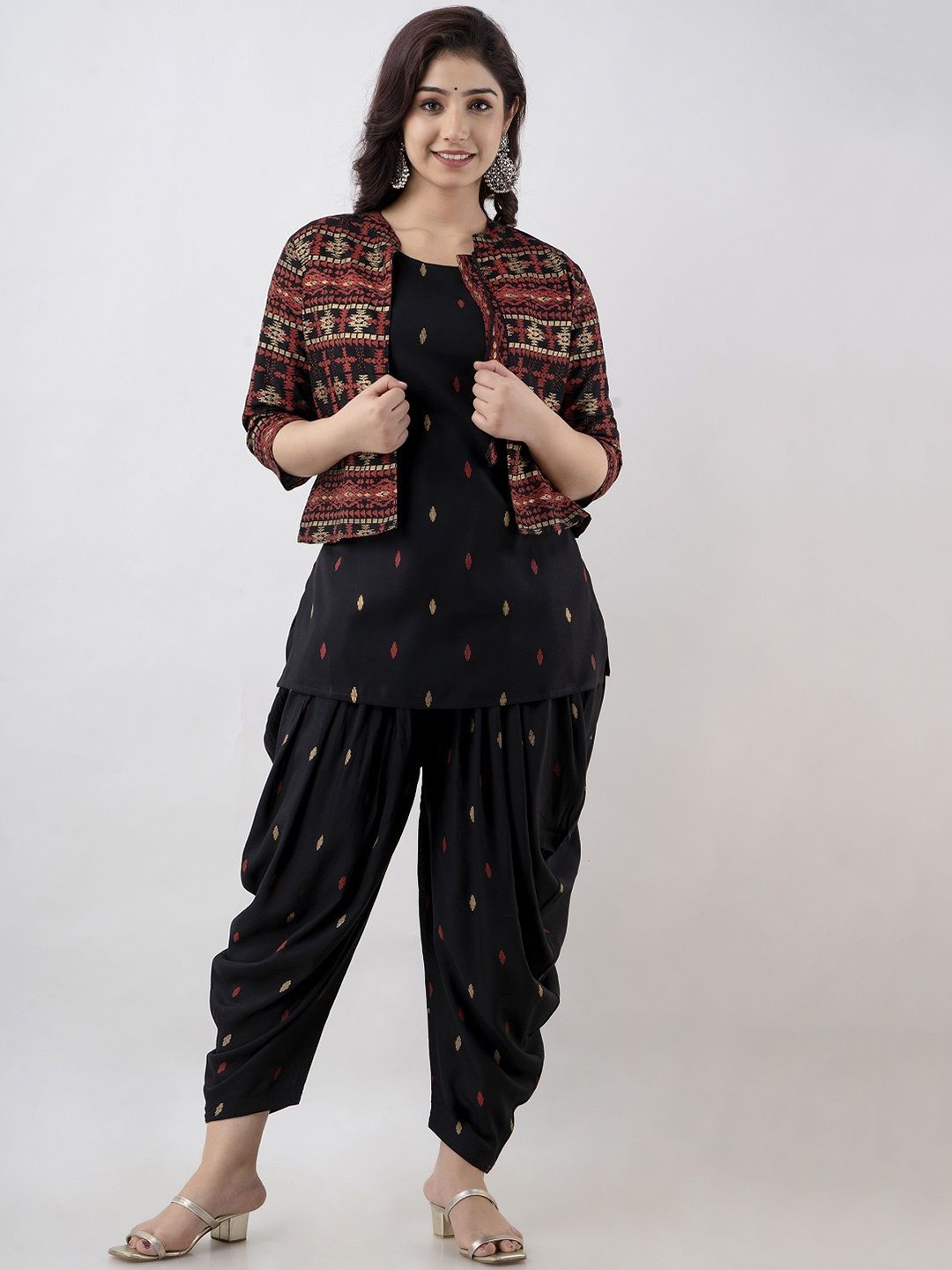 

SHEESHAM Abstract Printed Straight Kurti With Dhoti Pants And Jacket, Black
