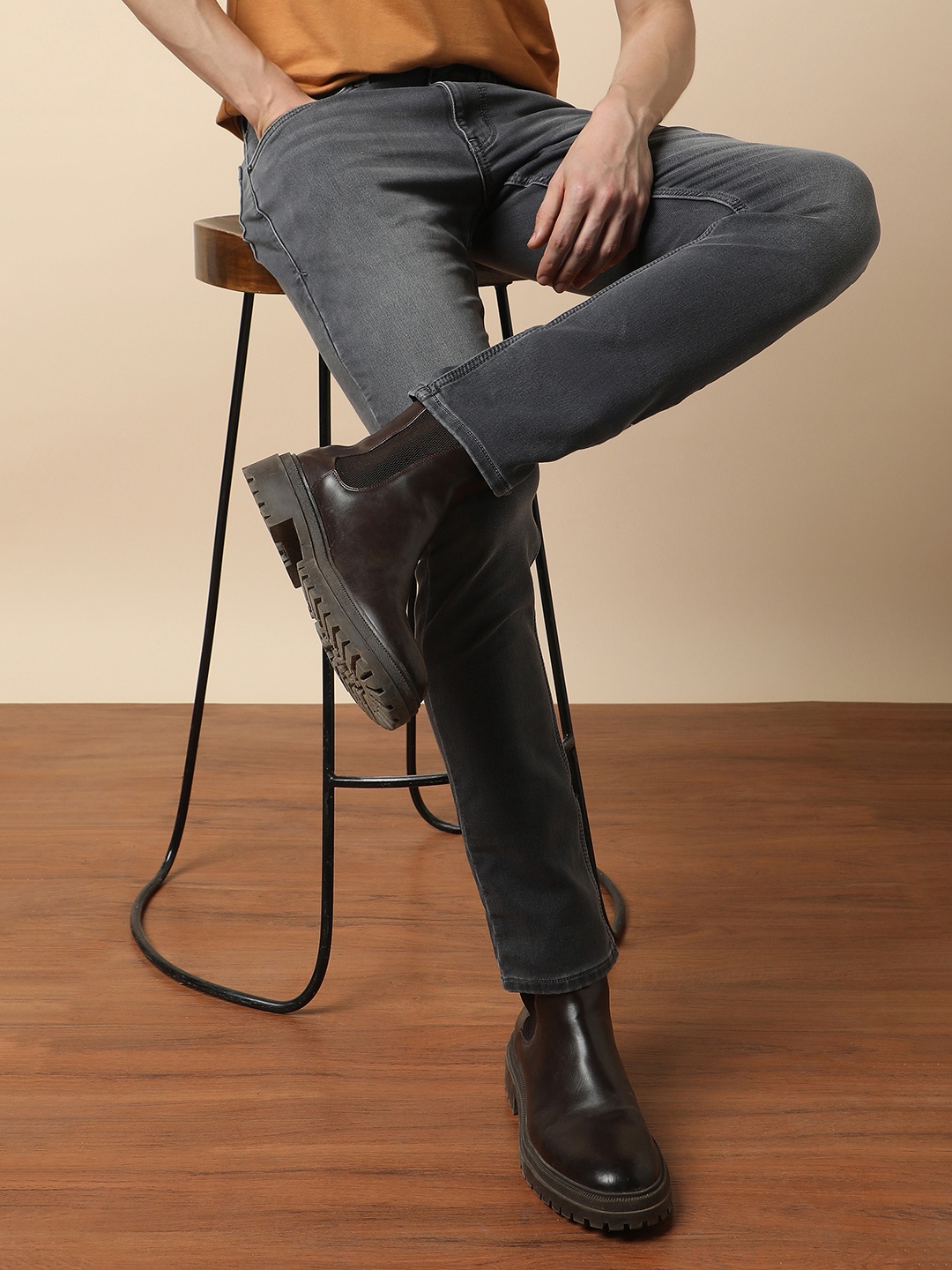 

Peter England CasualsMen Medium wash slim fit jeans, Grey