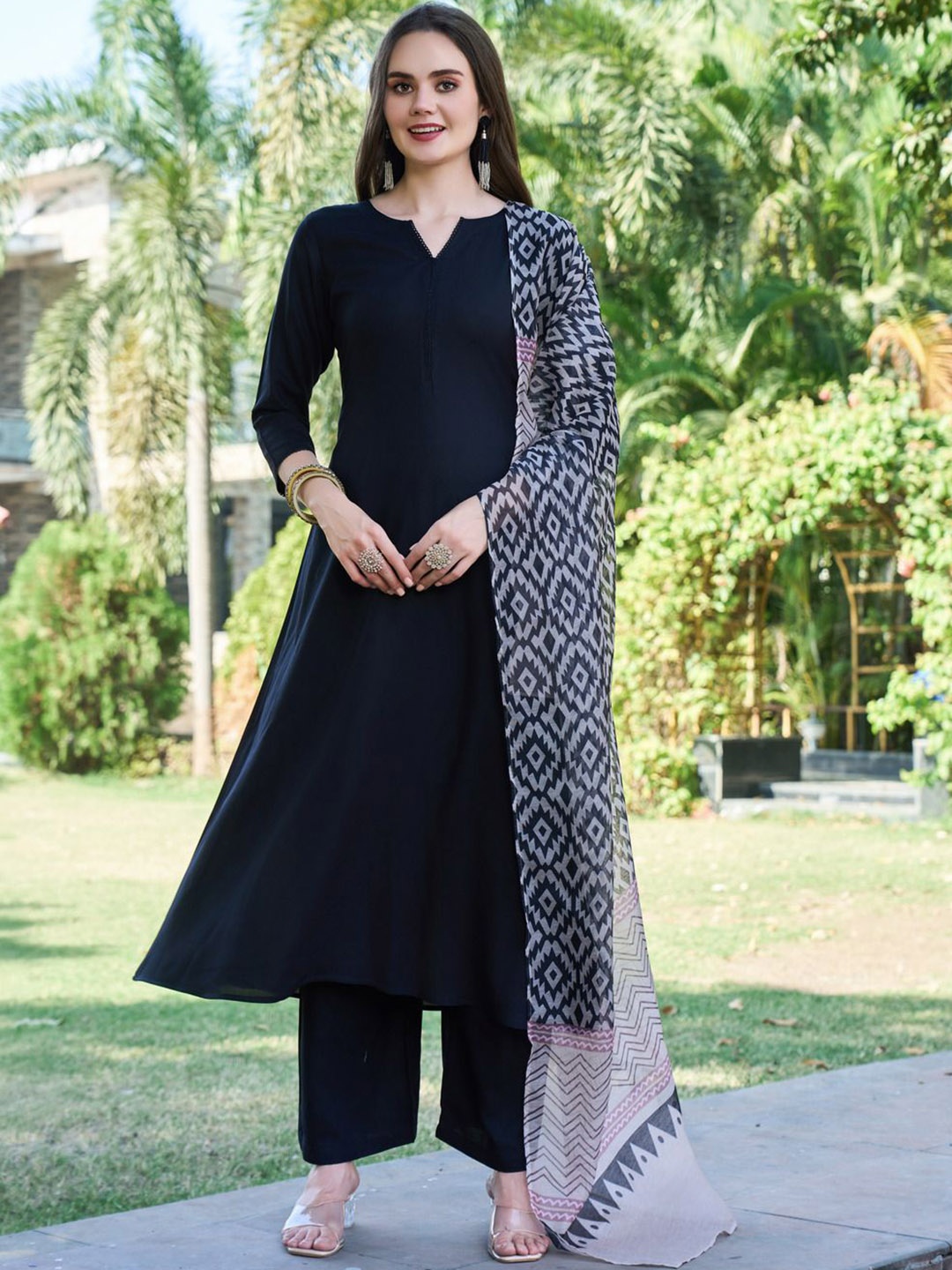 

GoSriK Notch Neck Straight Kurta With Palazzos And Dupatta, Black