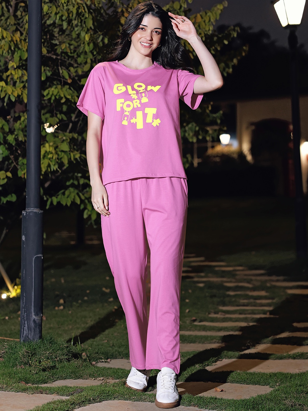 

Zeyo Printed Round Neck T-Shirt With Trouser, Pink