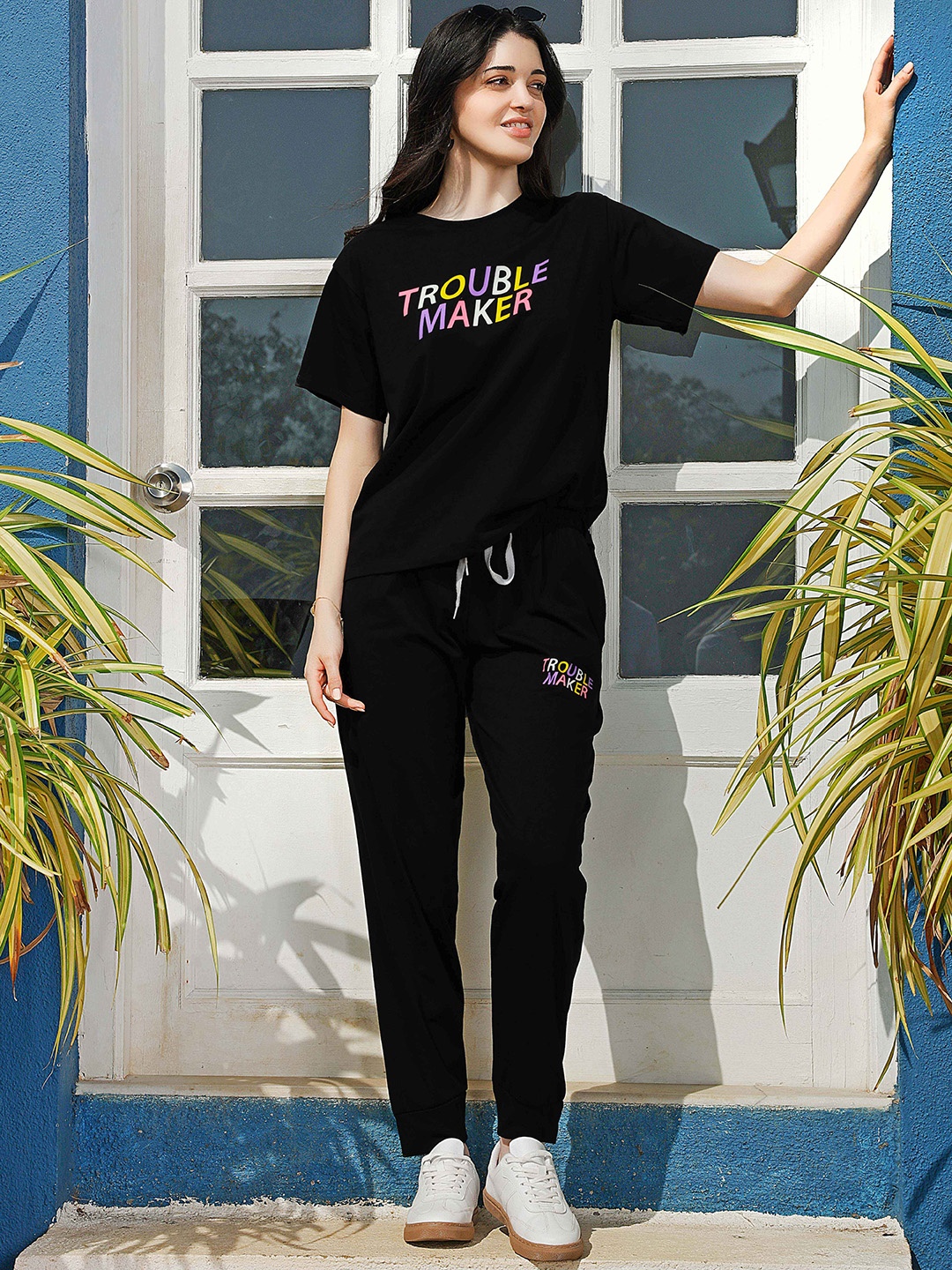 

Zeyo Printed Round Neck T-Shirt With Jogger, Black